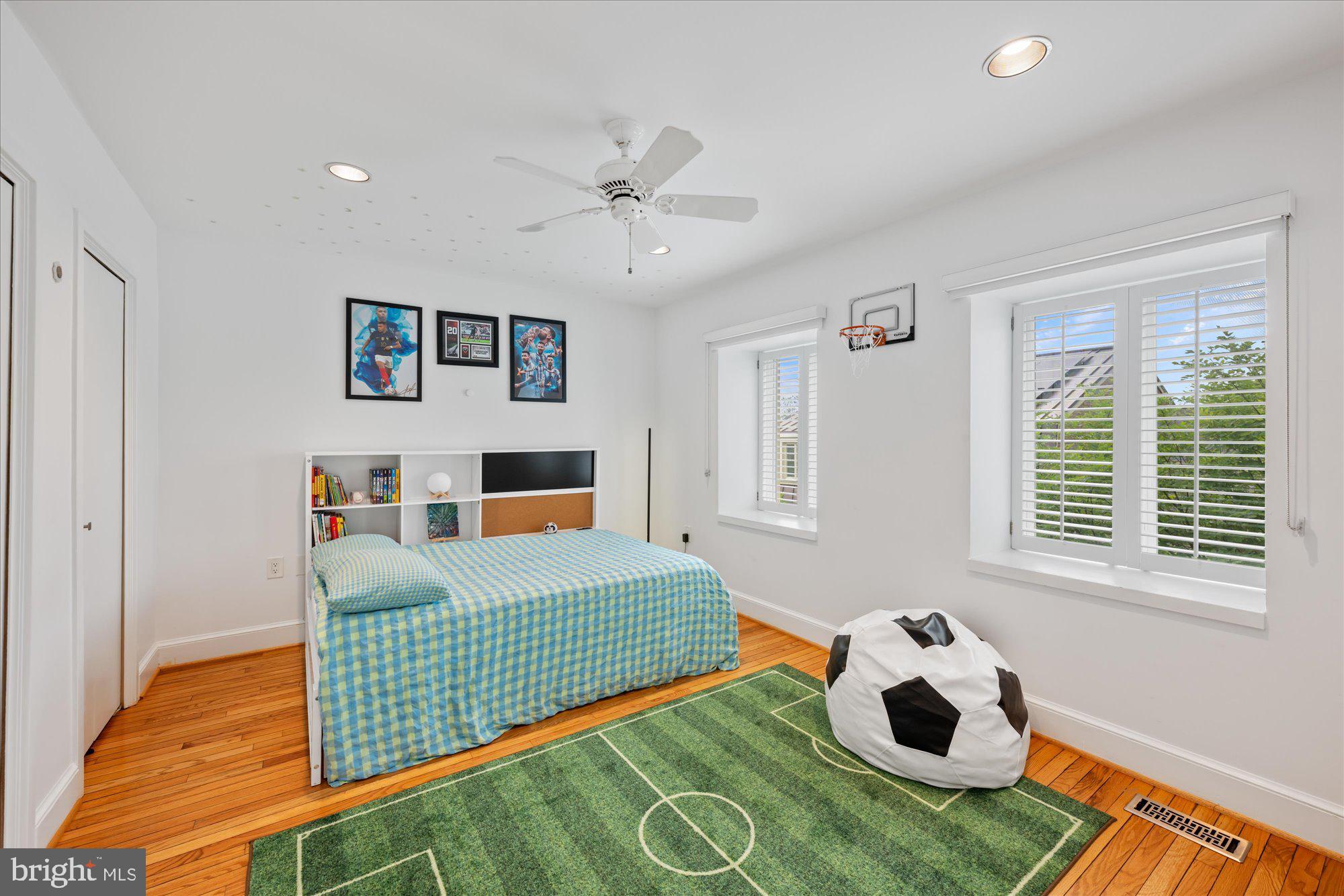 4357 Embassy Park Dr NW