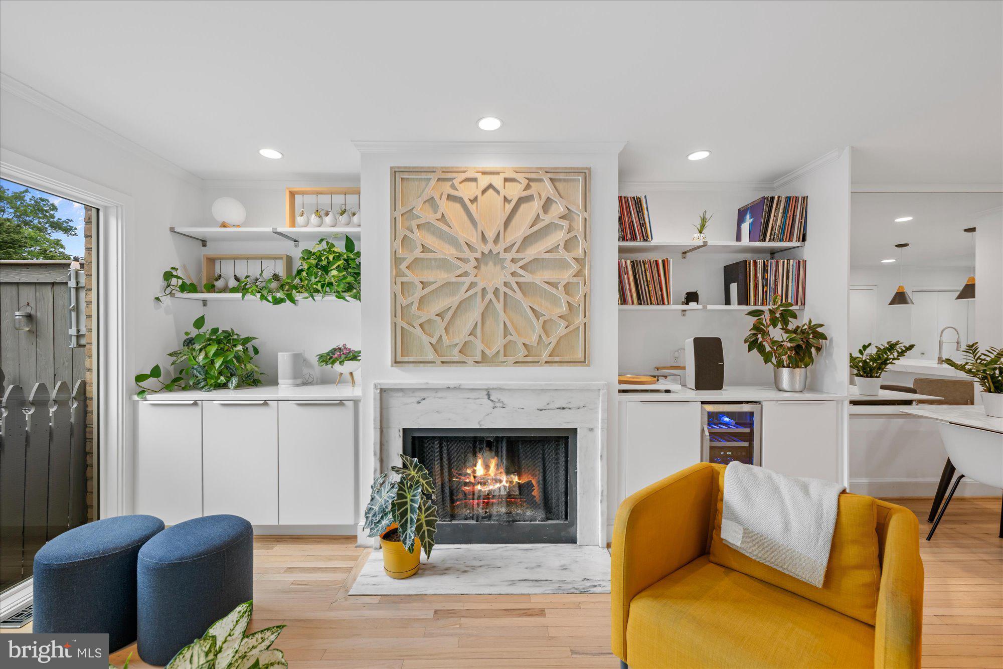 4357 Embassy Park Dr NW