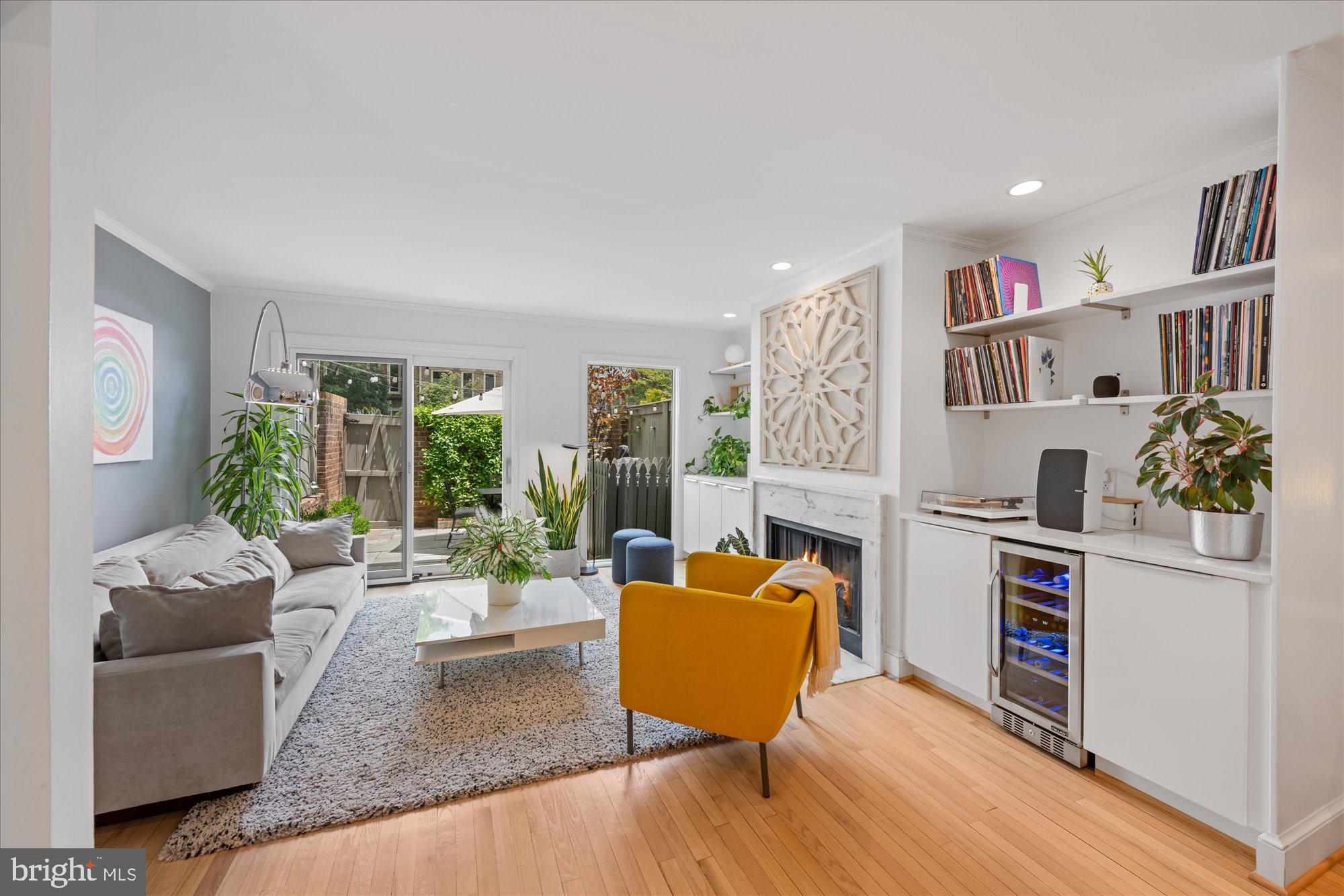 4357 Embassy Park Dr NW