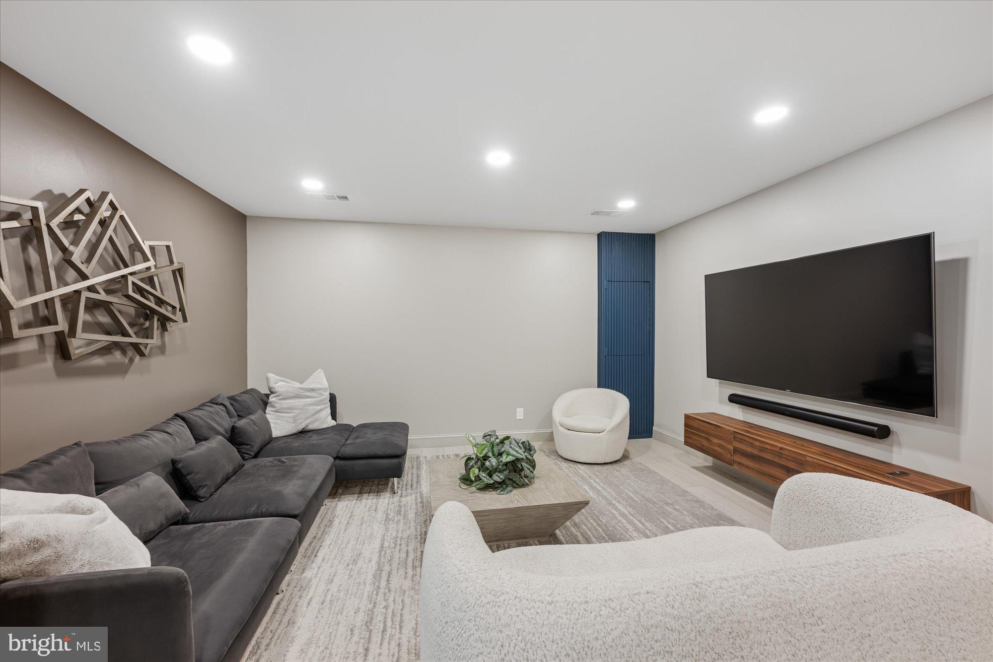 4357 Embassy Park Dr NW