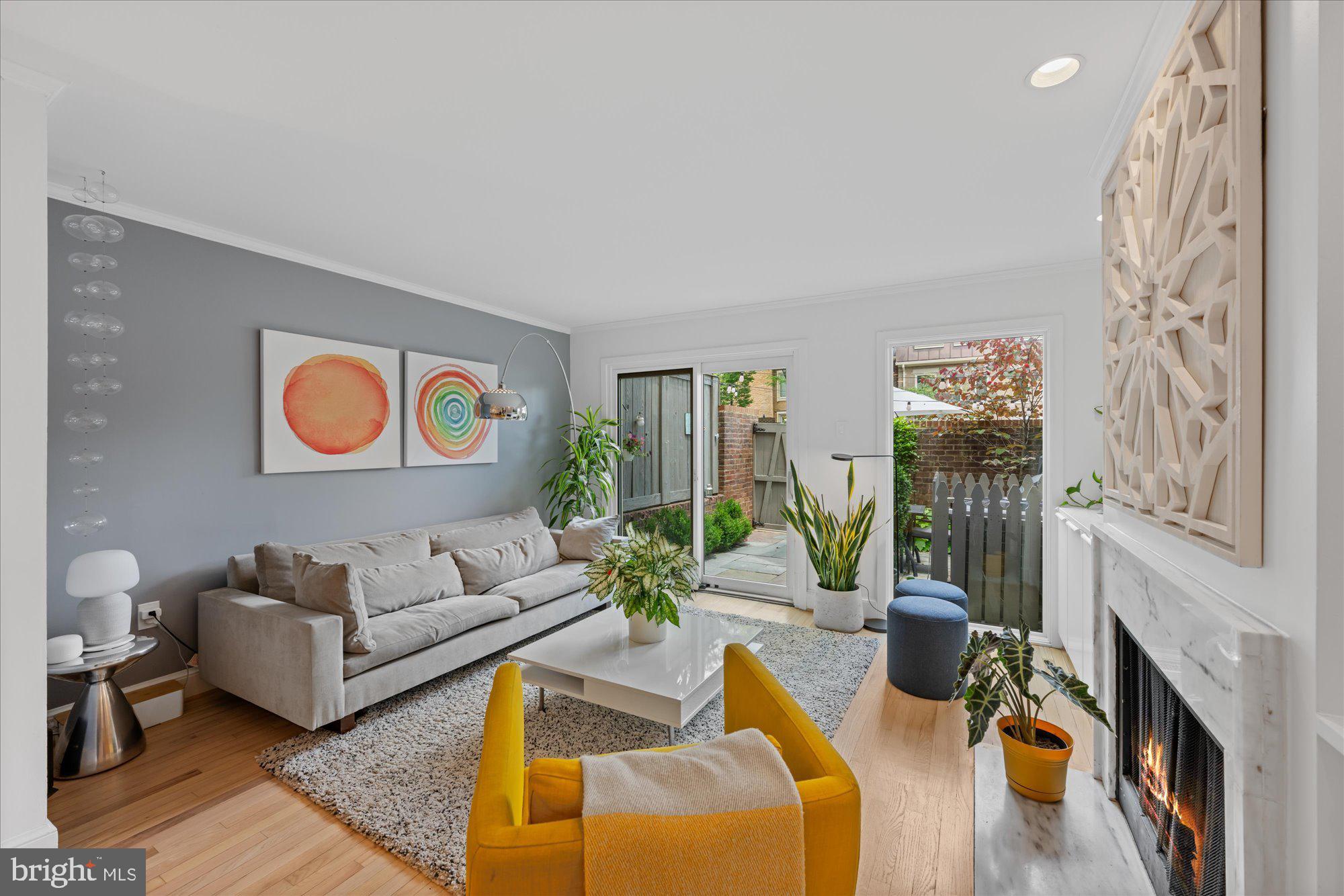 4357 Embassy Park Dr NW