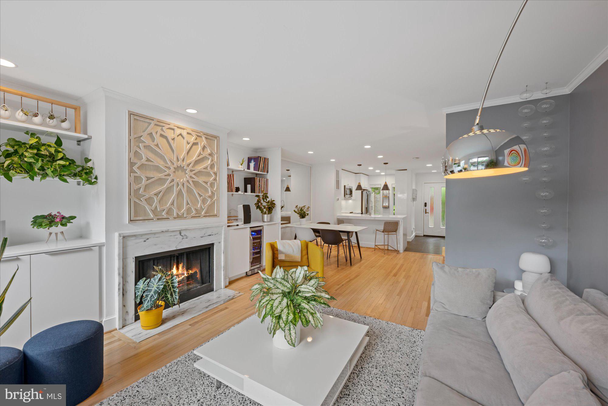 4357 Embassy Park Dr NW