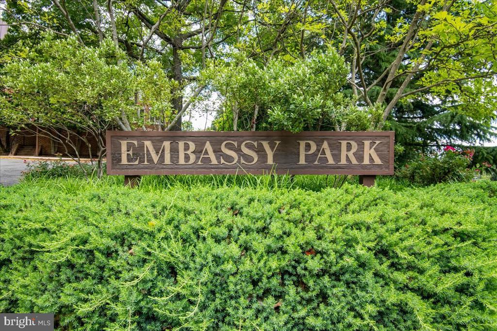 4357 Embassy Park Dr NW
