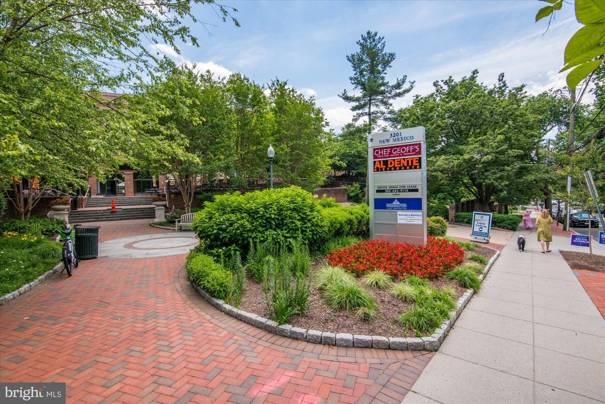 4357 Embassy Park Dr NW