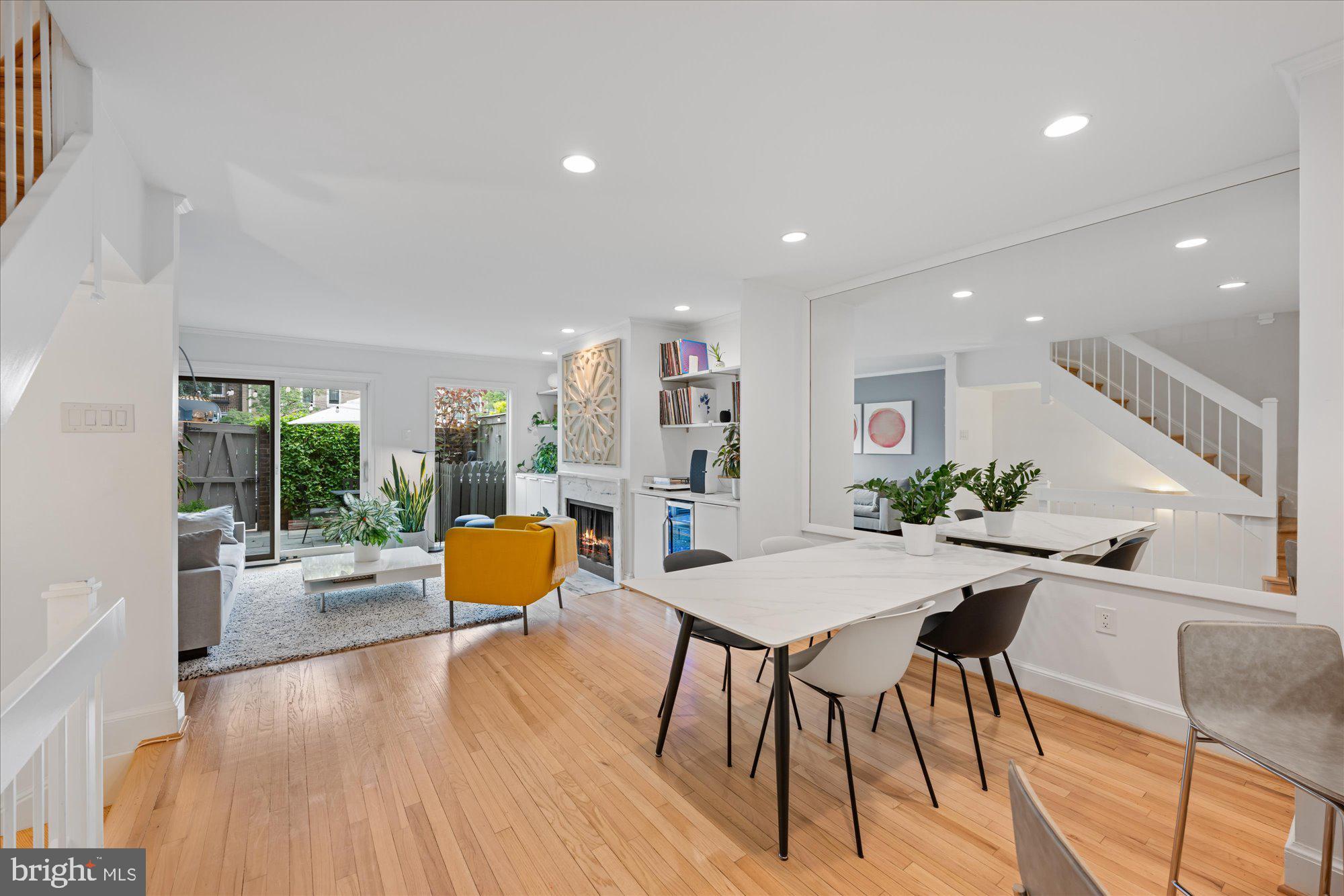 4357 Embassy Park Dr NW