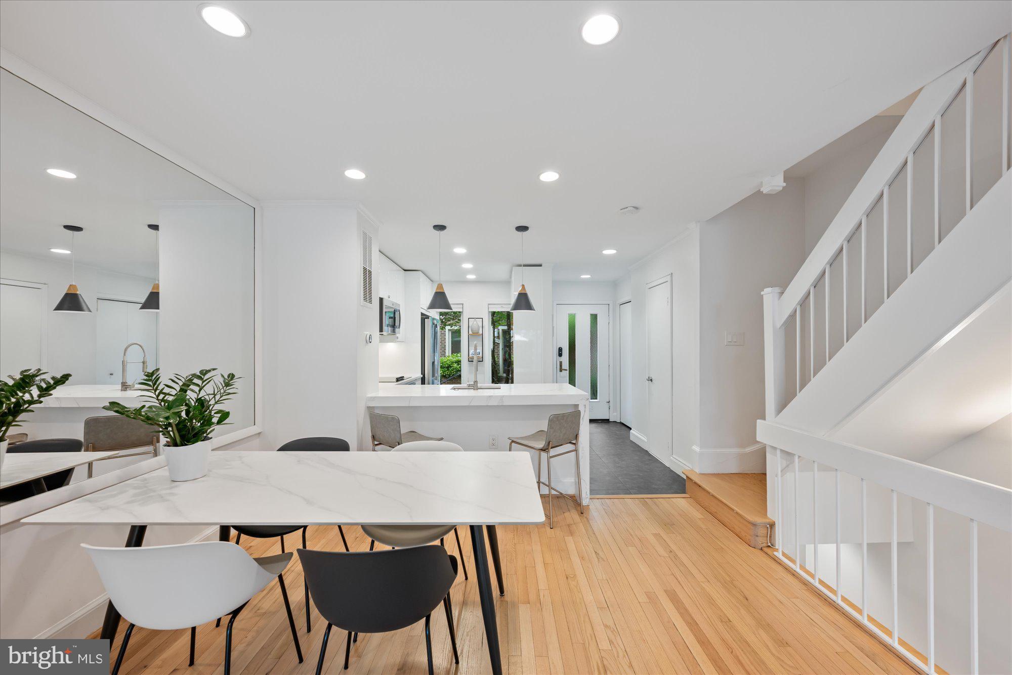 4357 Embassy Park Dr NW