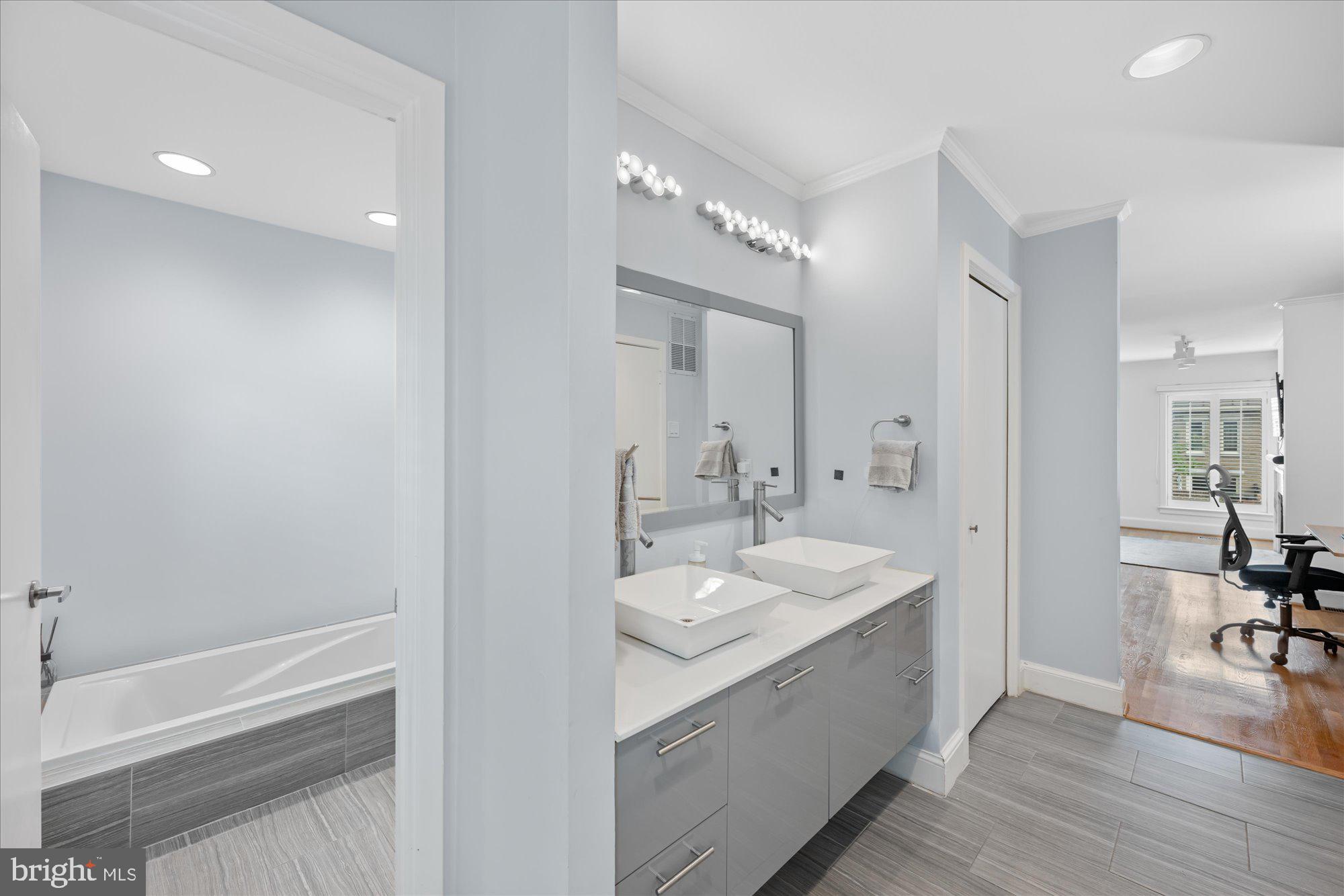 4357 Embassy Park Dr NW