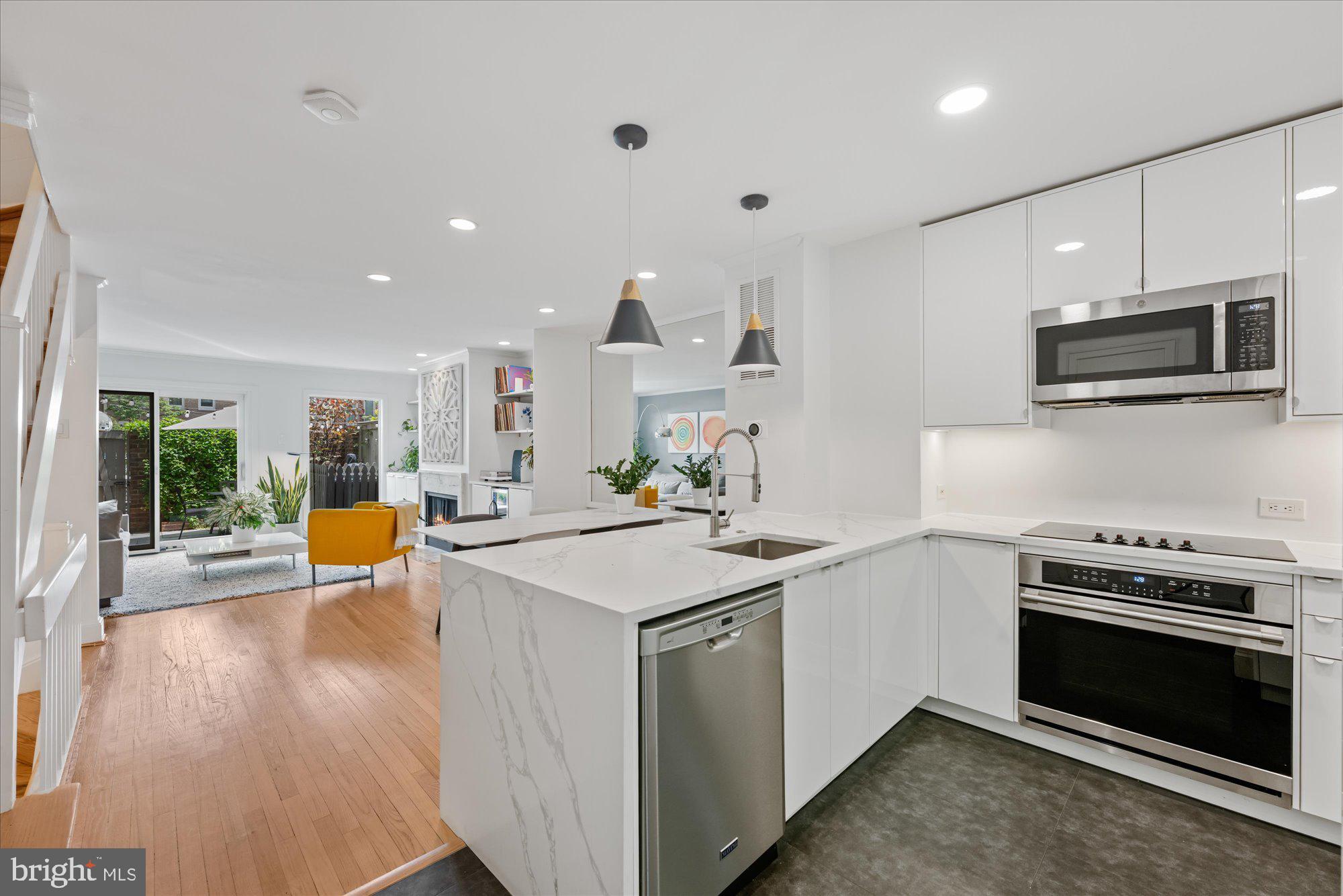 4357 Embassy Park Dr NW