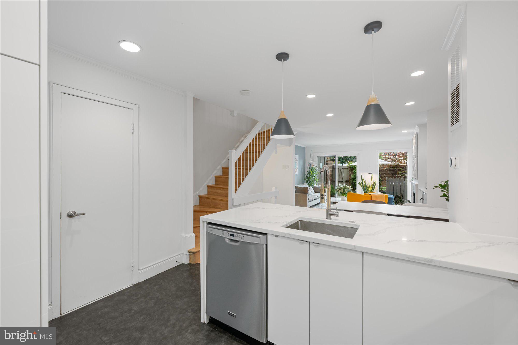 4357 Embassy Park Dr NW