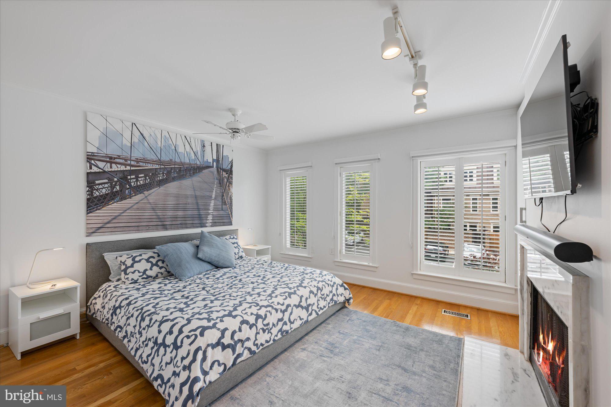 4357 Embassy Park Dr NW