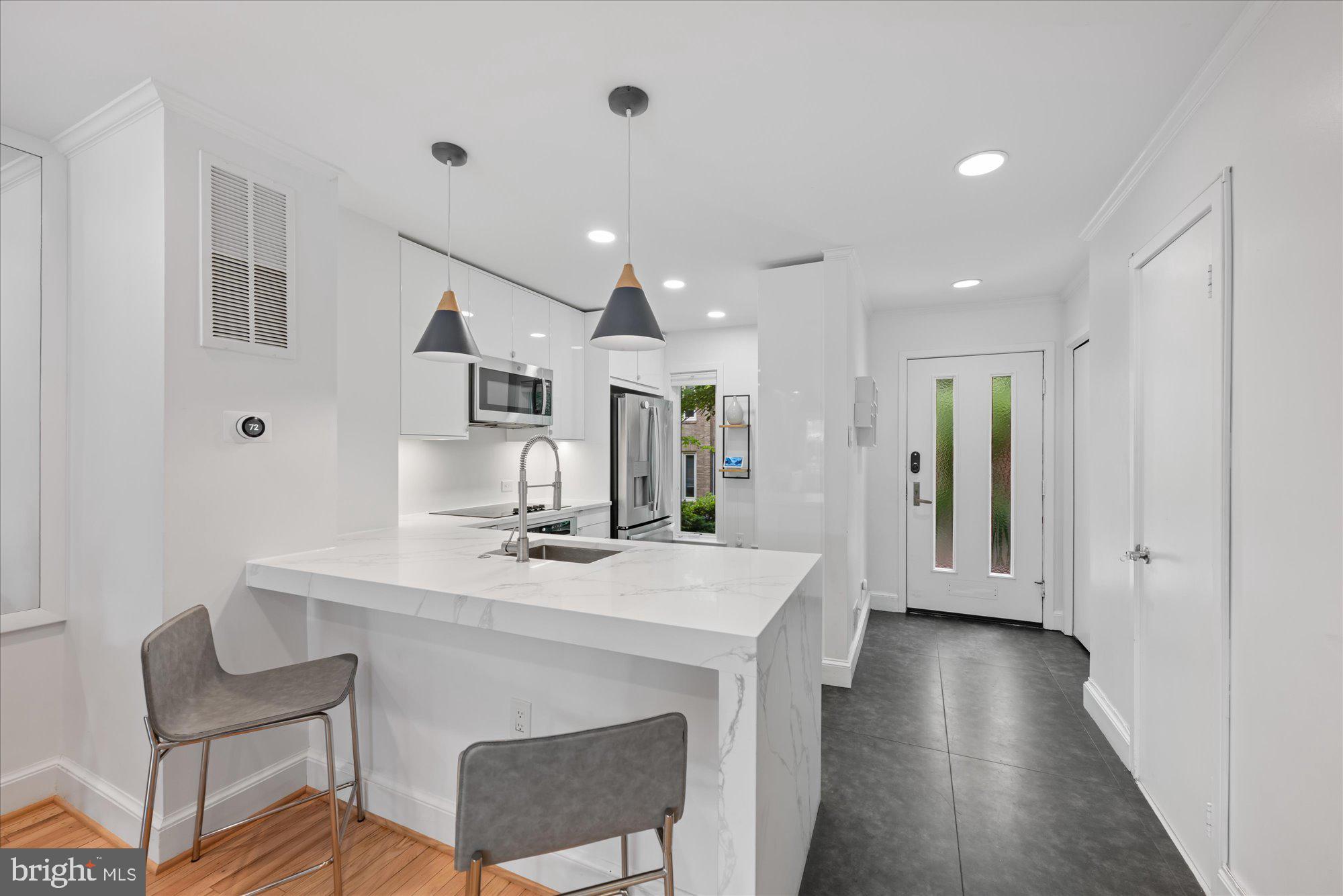 4357 Embassy Park Dr NW