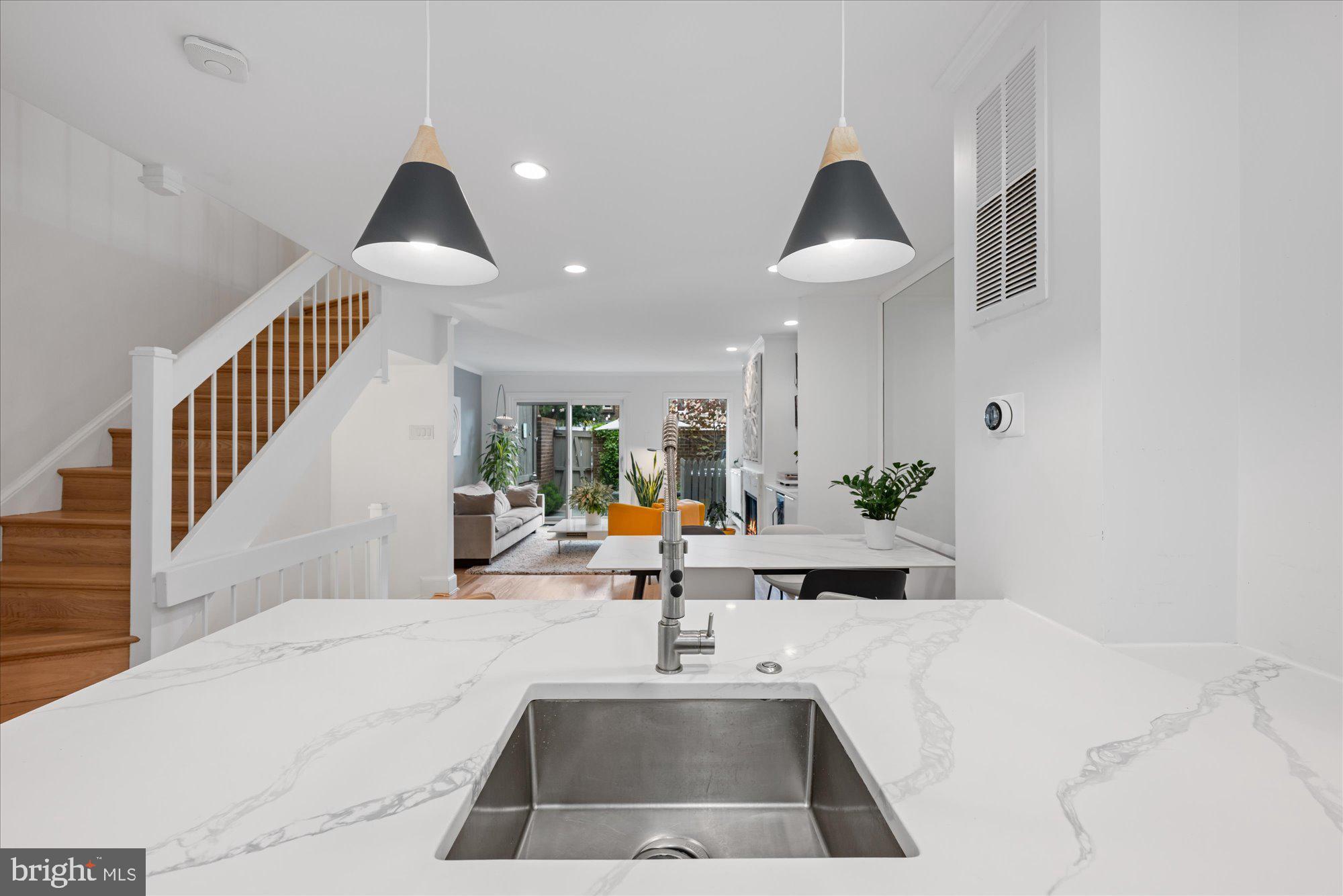 4357 Embassy Park Dr NW