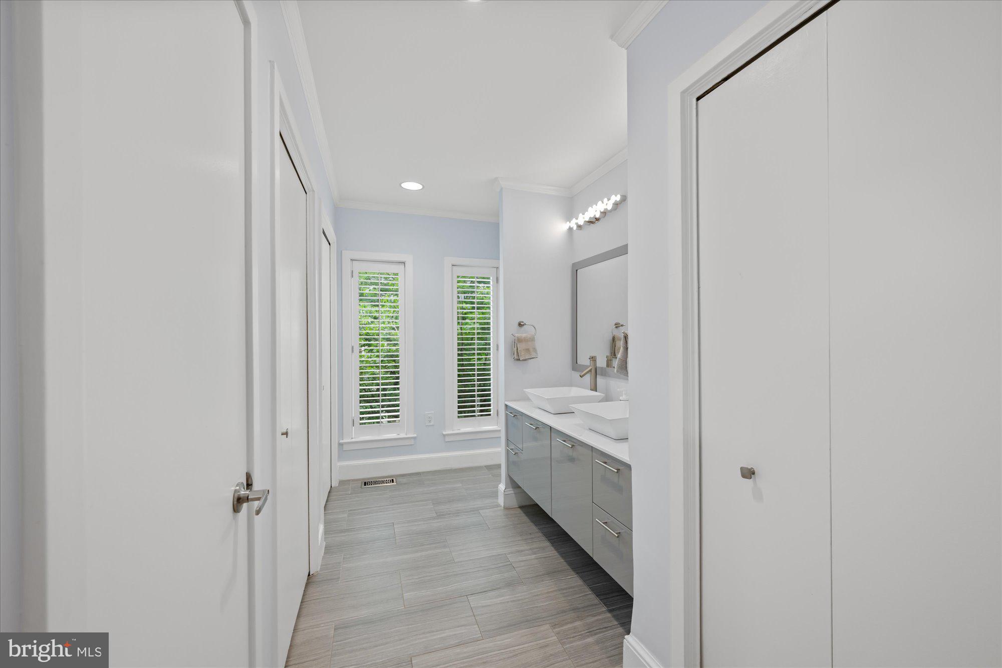 4357 Embassy Park Dr NW