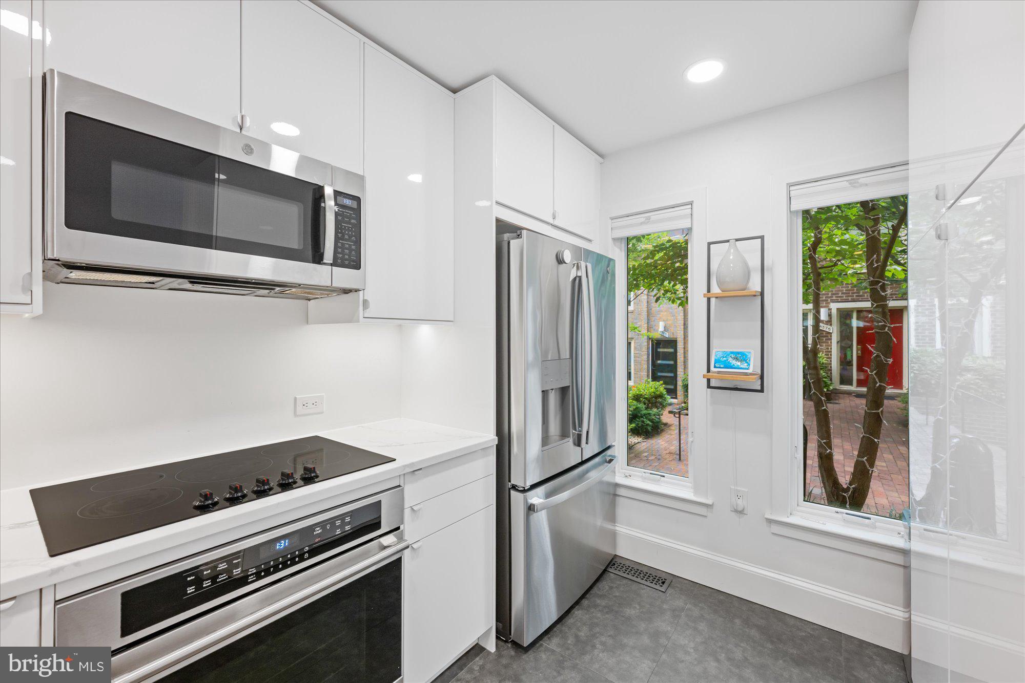 4357 Embassy Park Dr NW