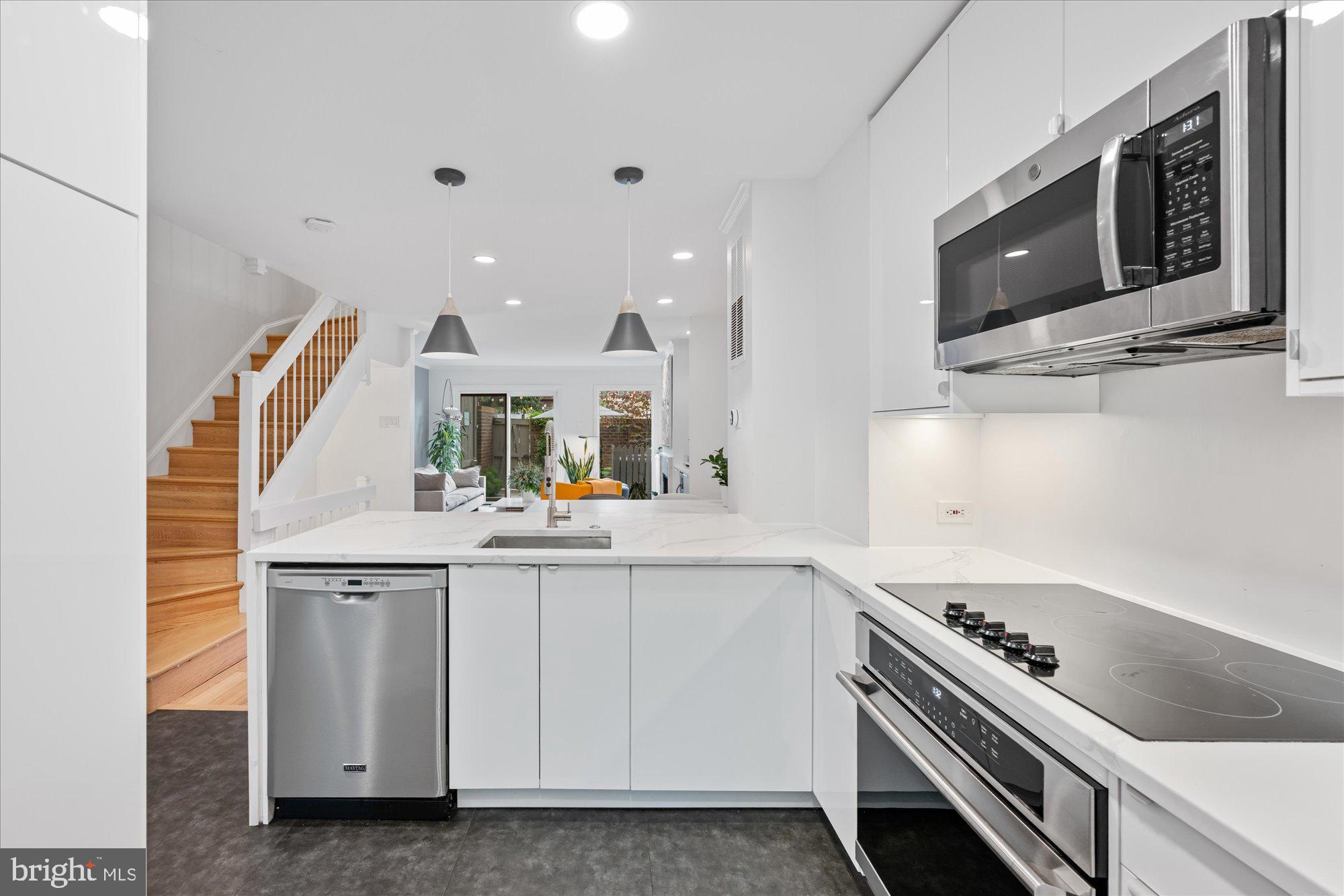 4357 Embassy Park Dr NW