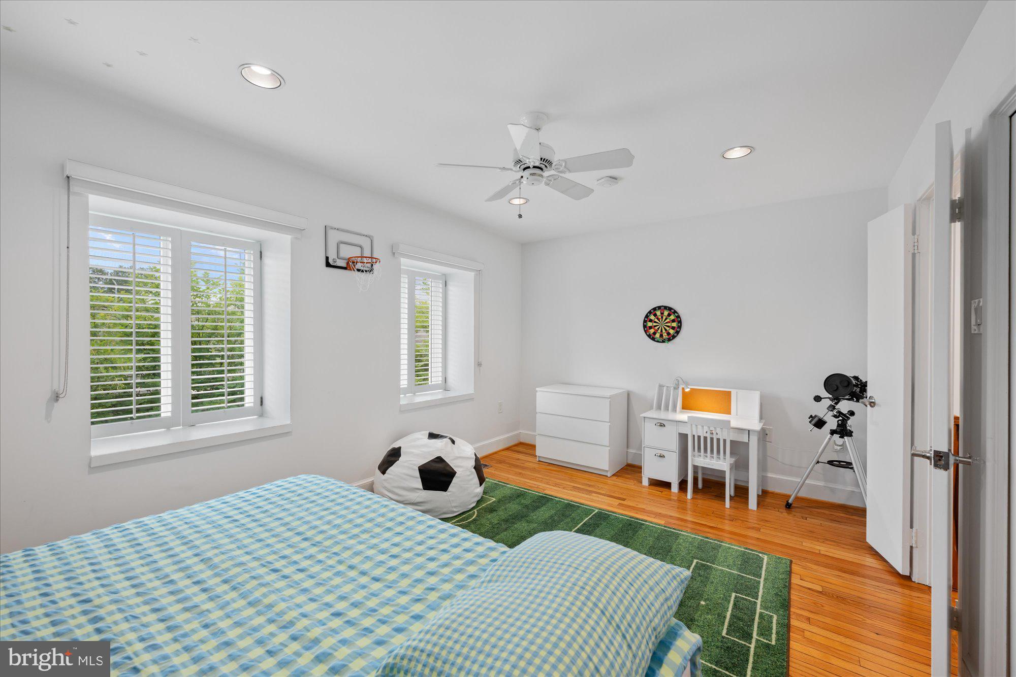 4357 Embassy Park Dr NW