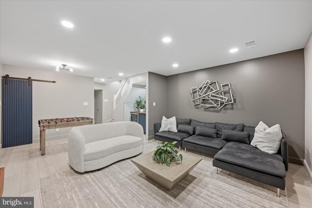 4357 Embassy Park Dr NW
