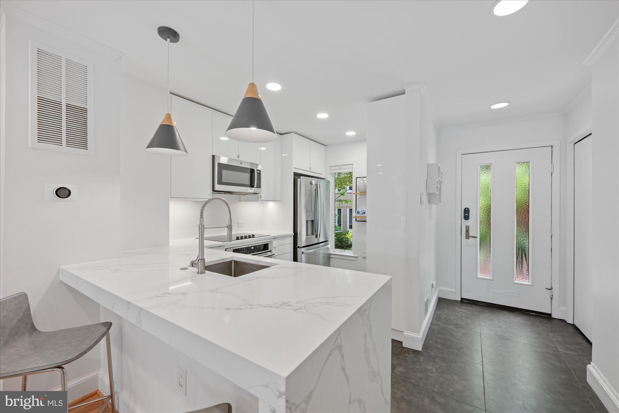 4357 Embassy Park Dr NW