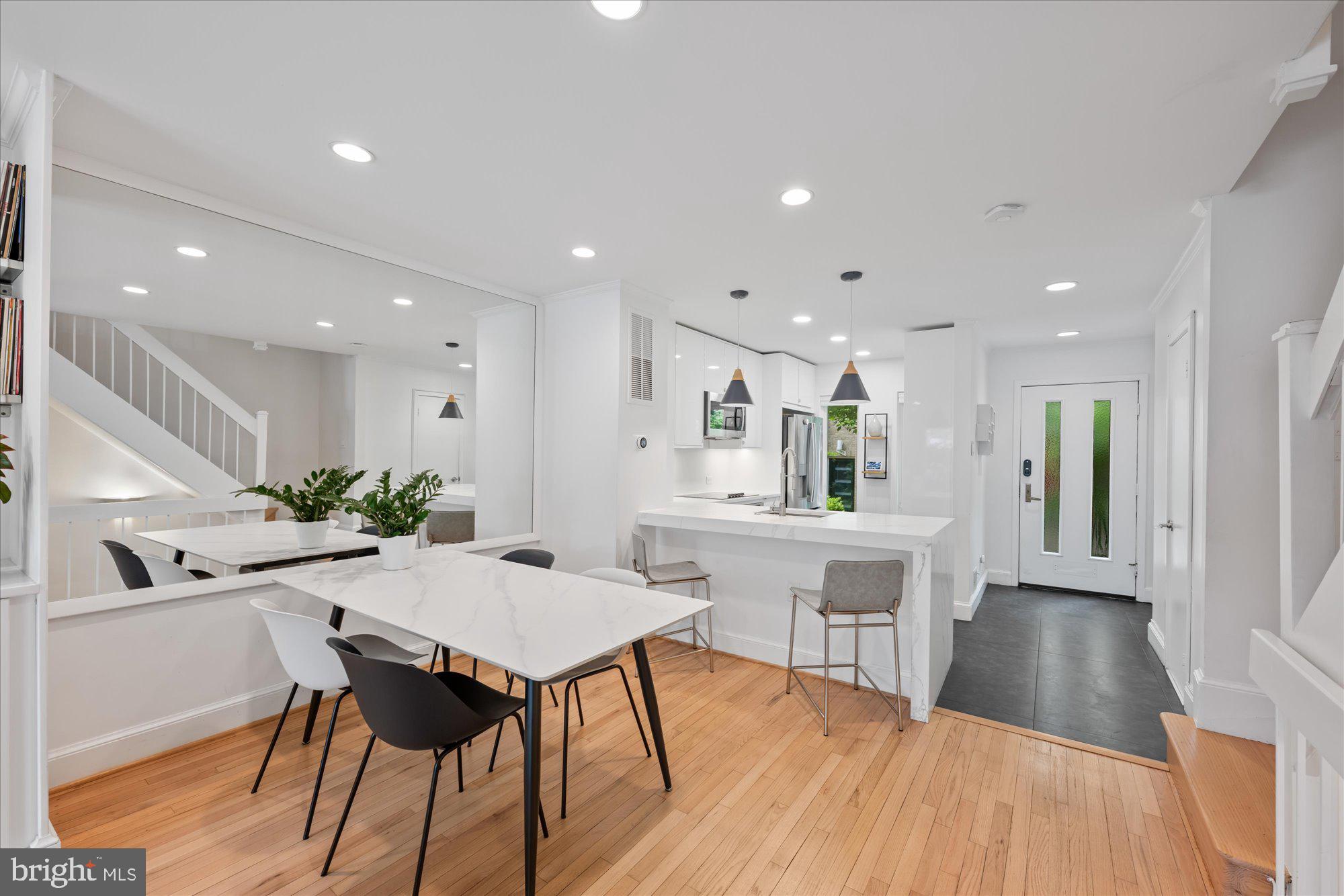 4357 Embassy Park Dr NW