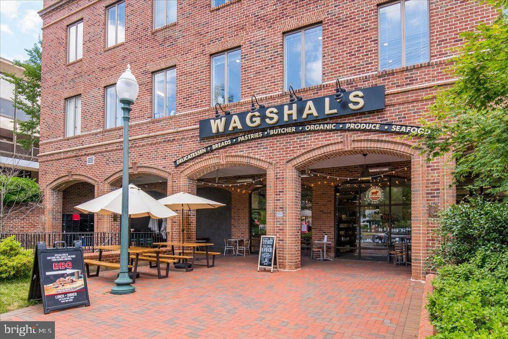 4297 EMBASSY PARK DRIVE NW