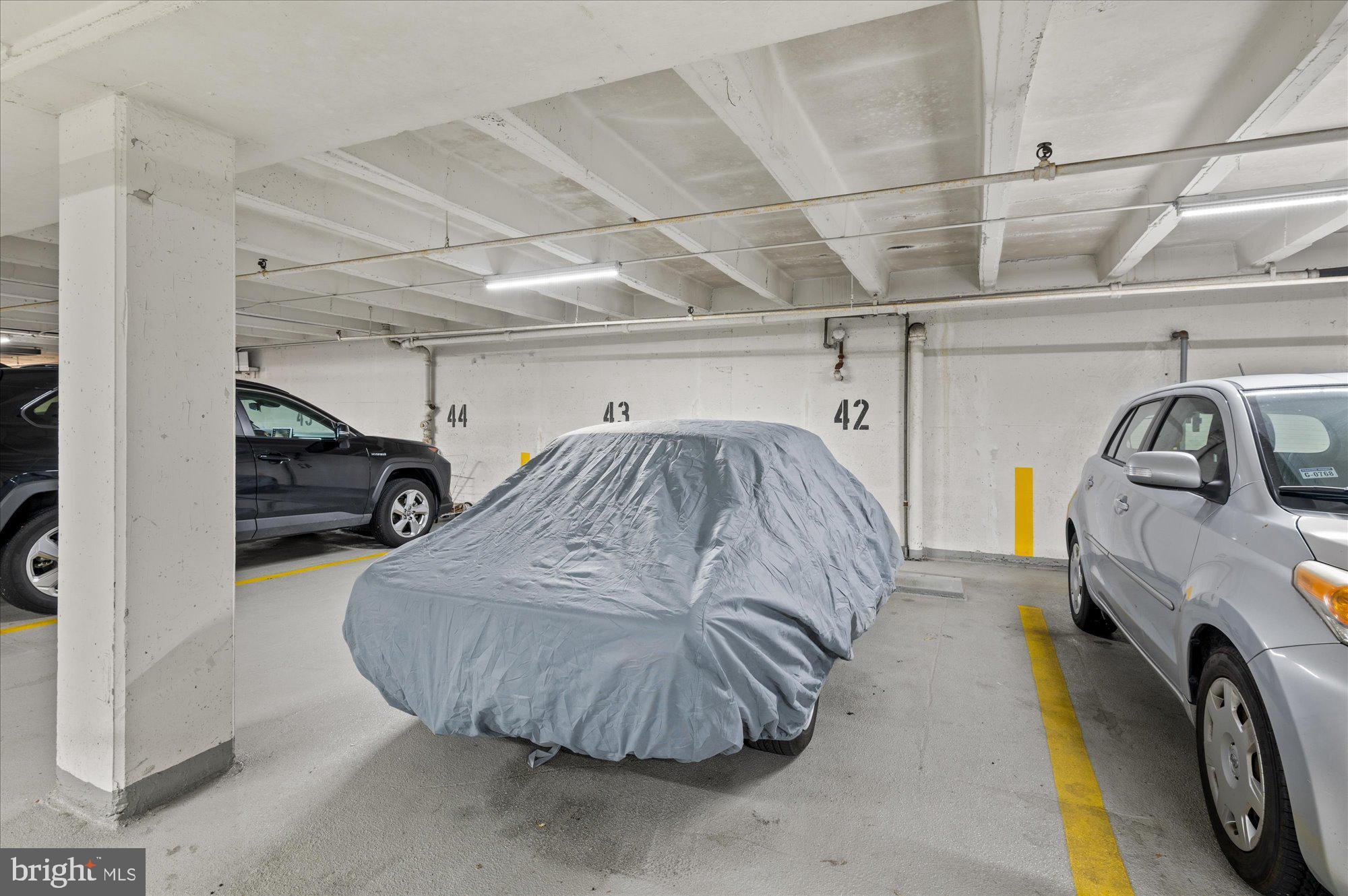 10201 Grosvenor Pl #520