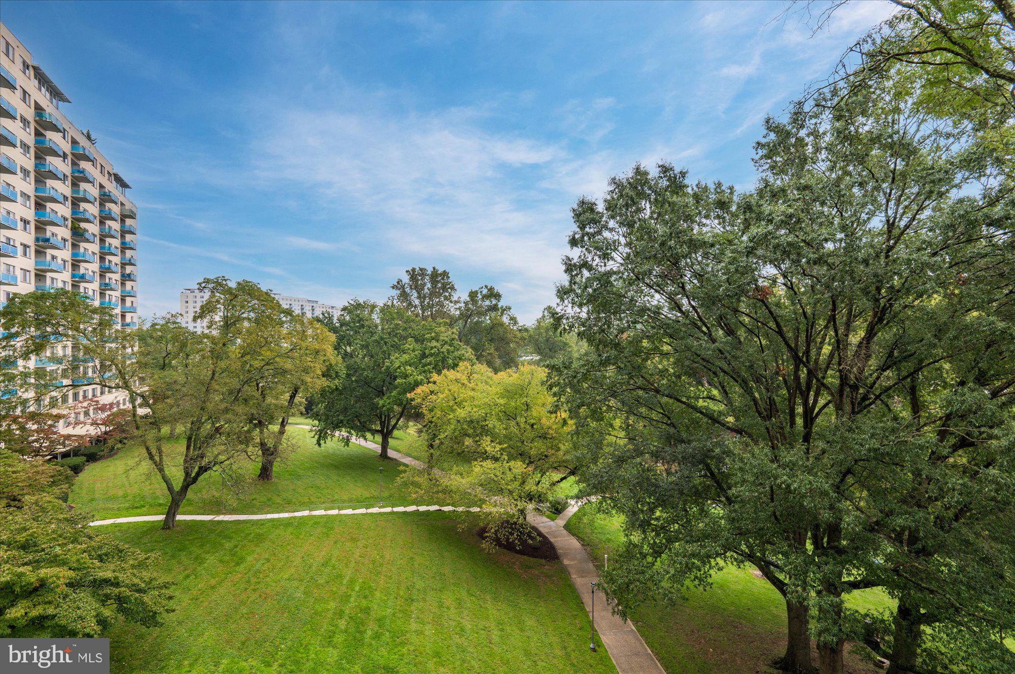 10201 Grosvenor Pl #520