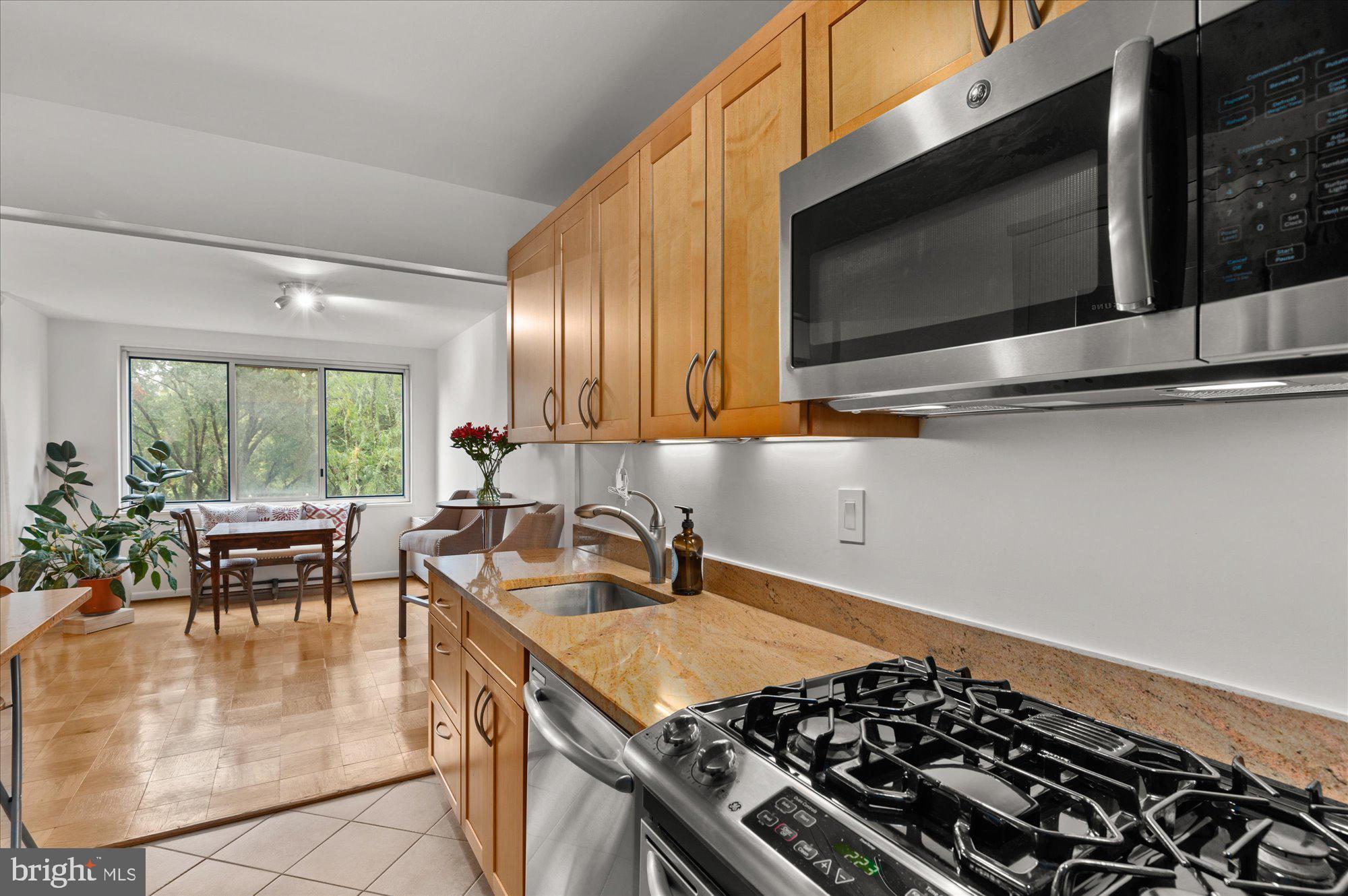 10201 Grosvenor Pl #520