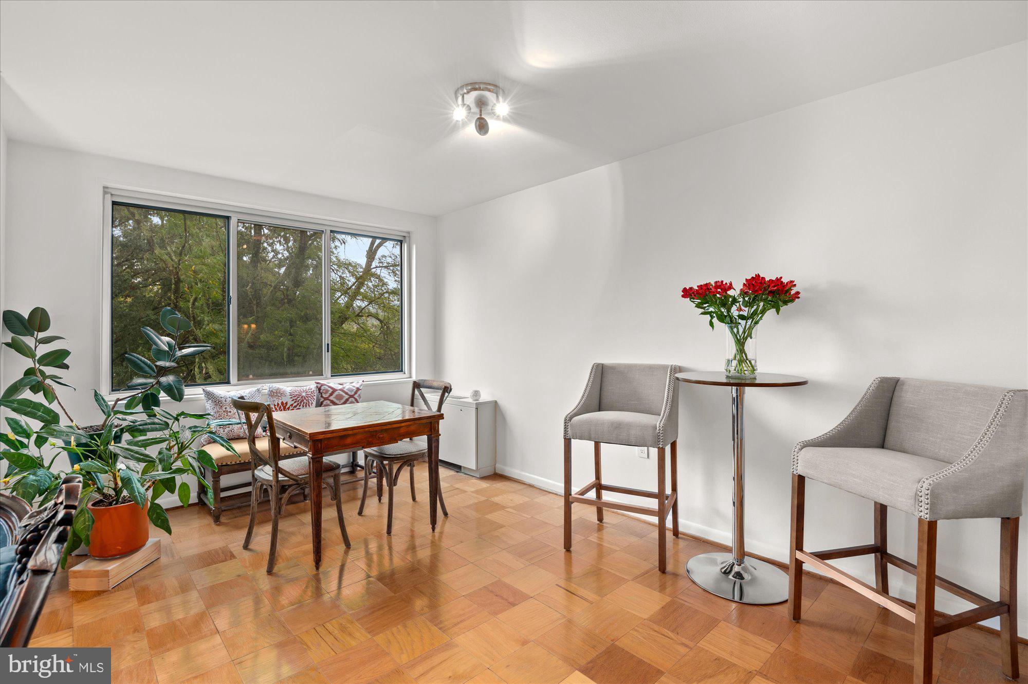 10201 Grosvenor Pl #520