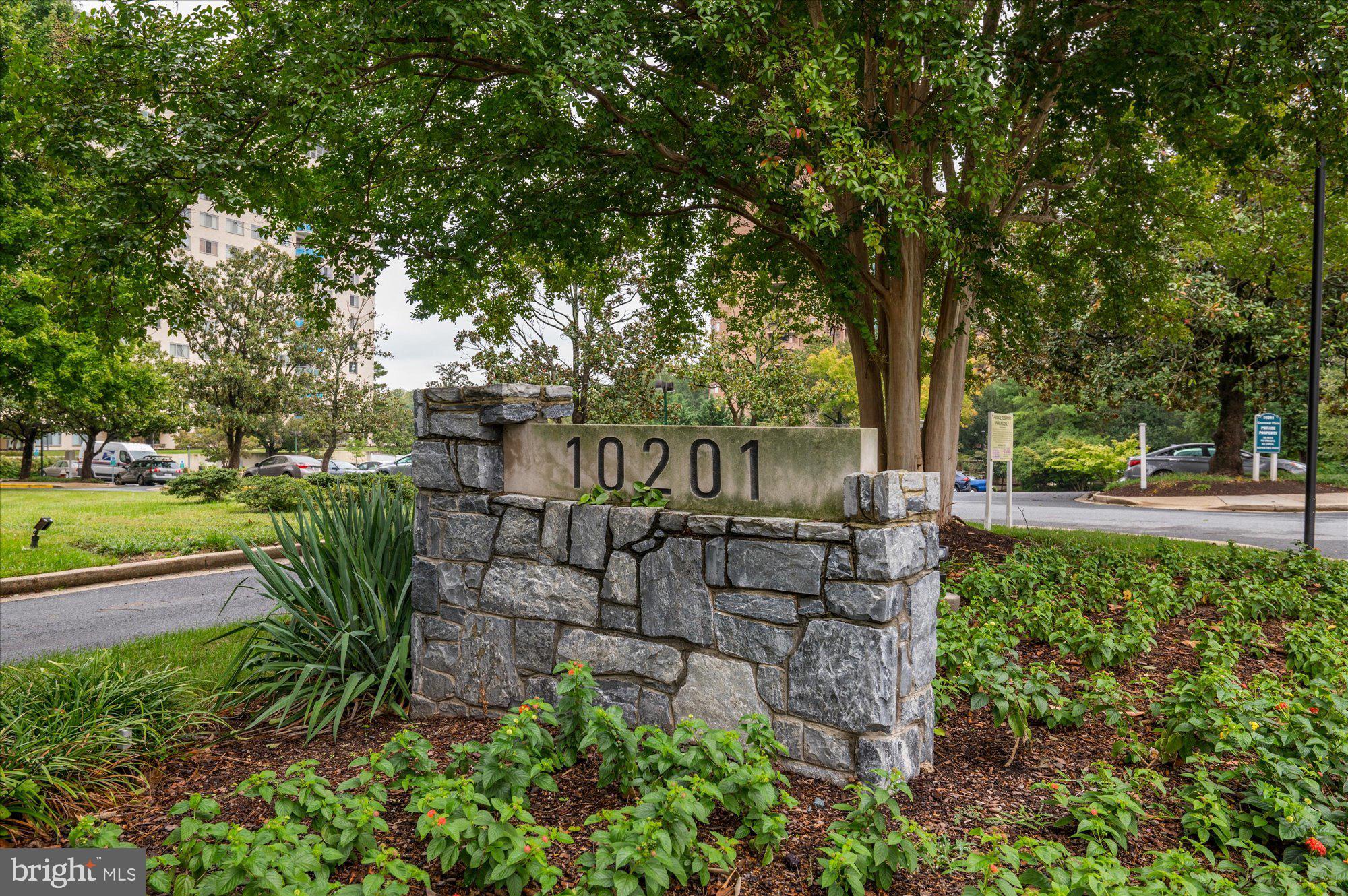 10201 Grosvenor Pl #520