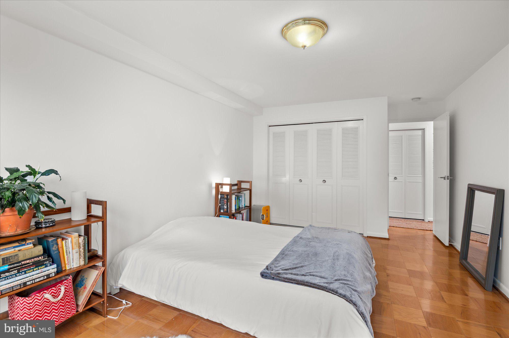 10201 Grosvenor Pl #520