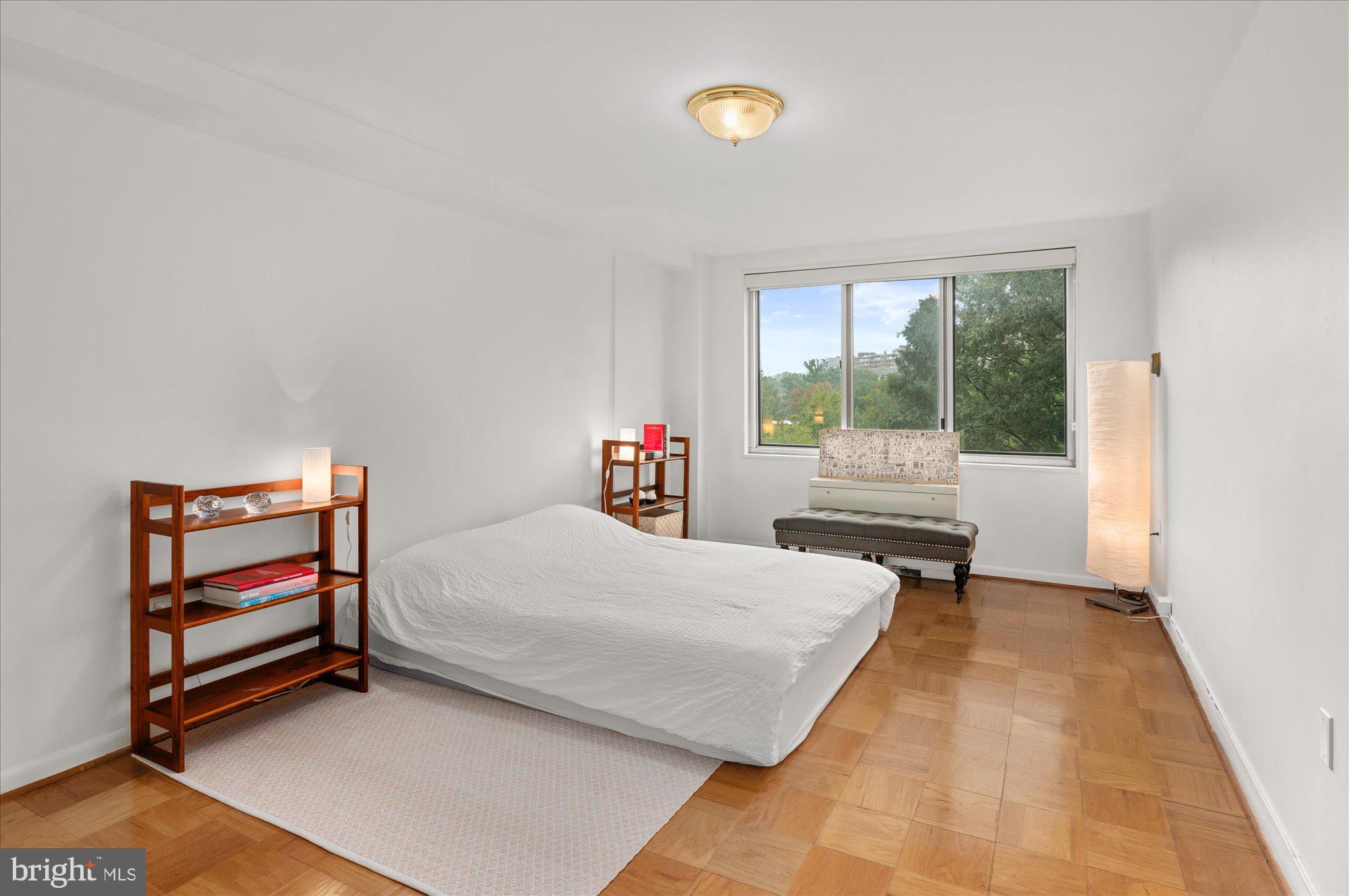 10201 Grosvenor Pl #520