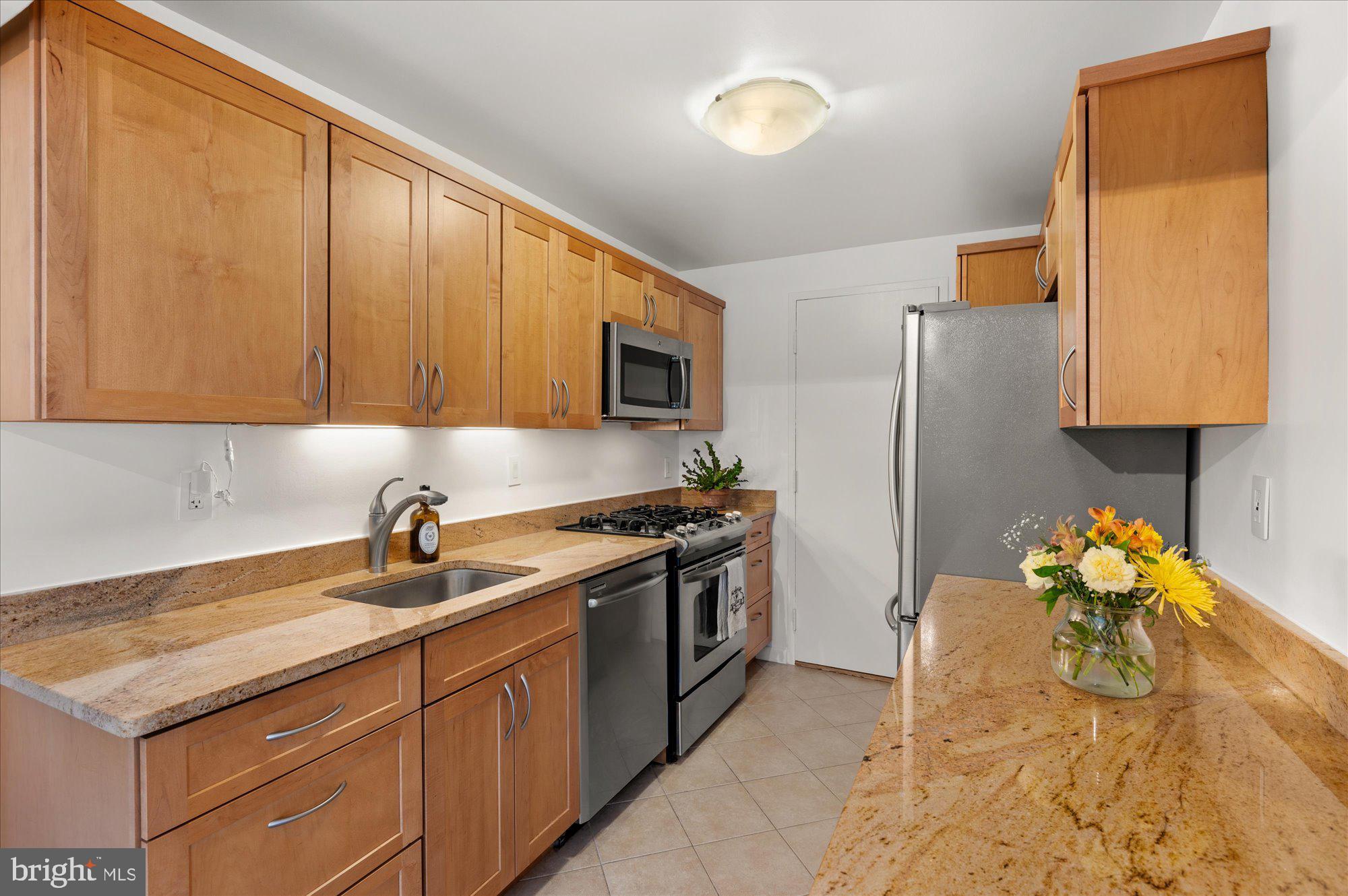 10201 Grosvenor Pl #520