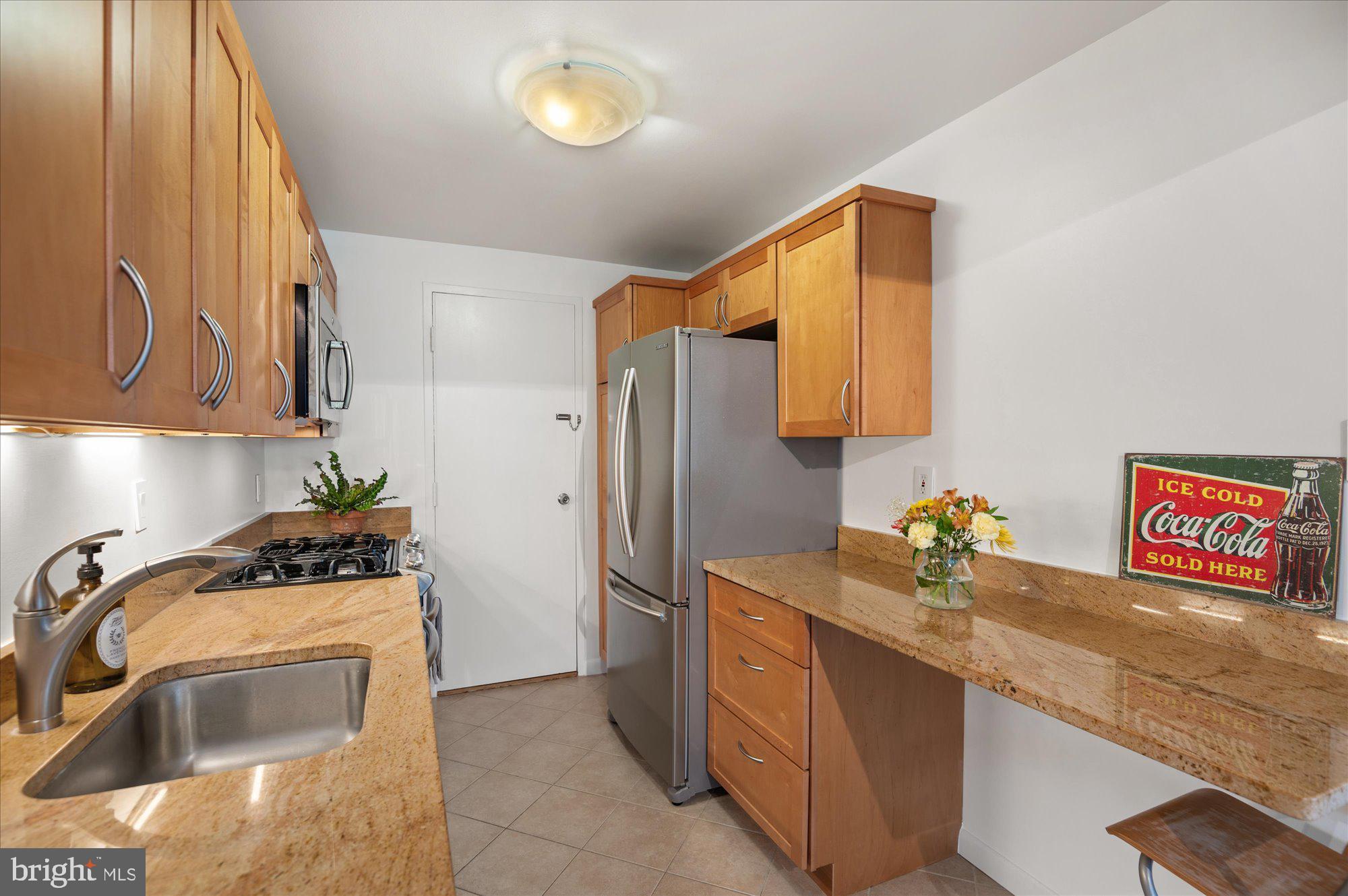 10201 Grosvenor Pl #520