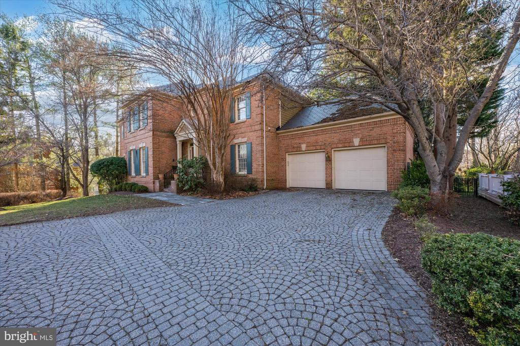 7902 SANDALFOOT DR