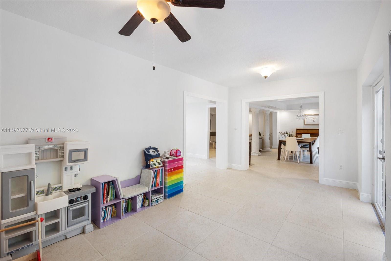 647 Velarde Ave