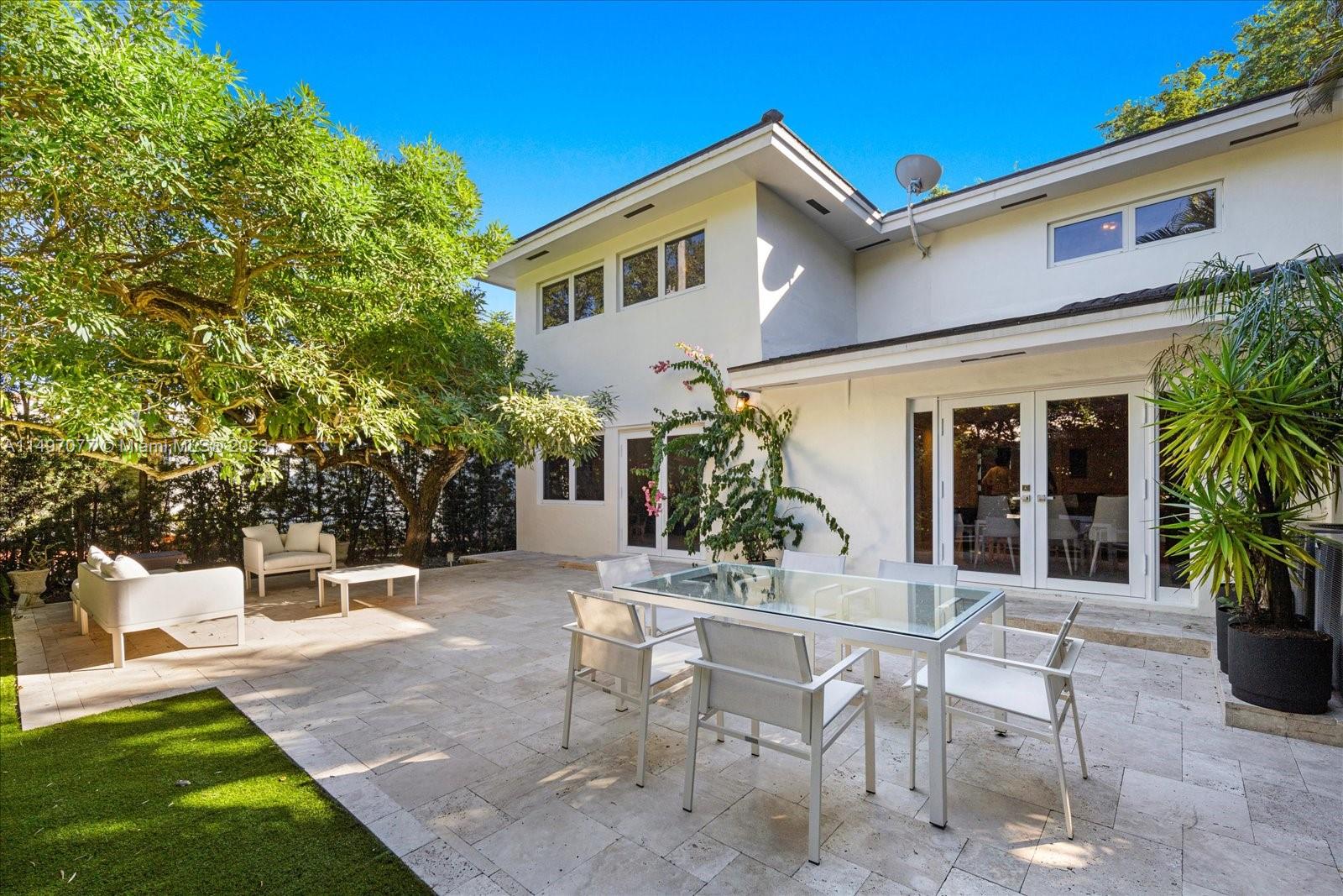 647 Velarde Ave