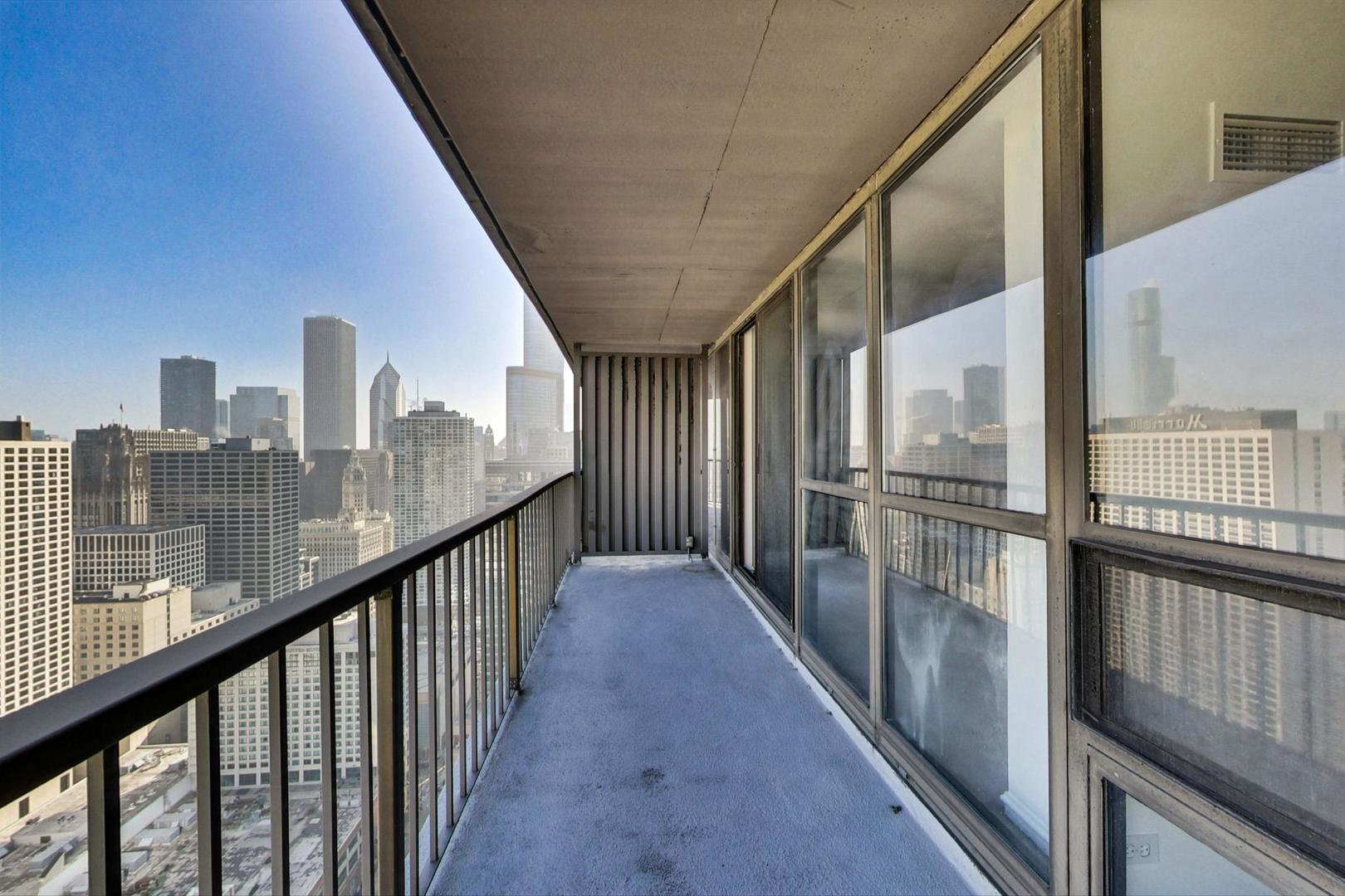 10 E Ontario Street Unit: 4701