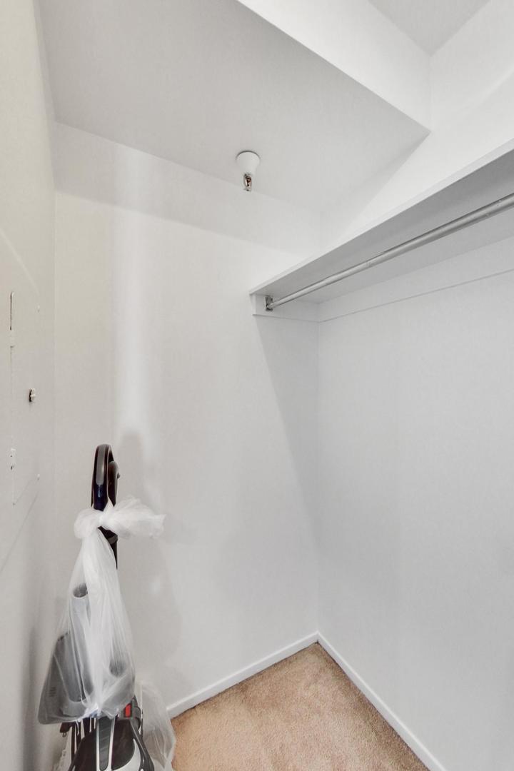 10 E Ontario Street Unit: 4701