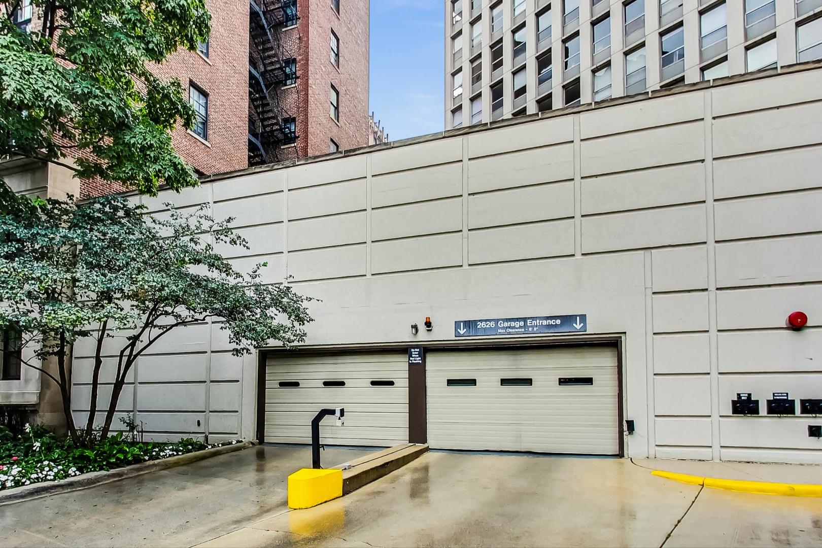 2626 N Lakeview Avenue Unit: 2804