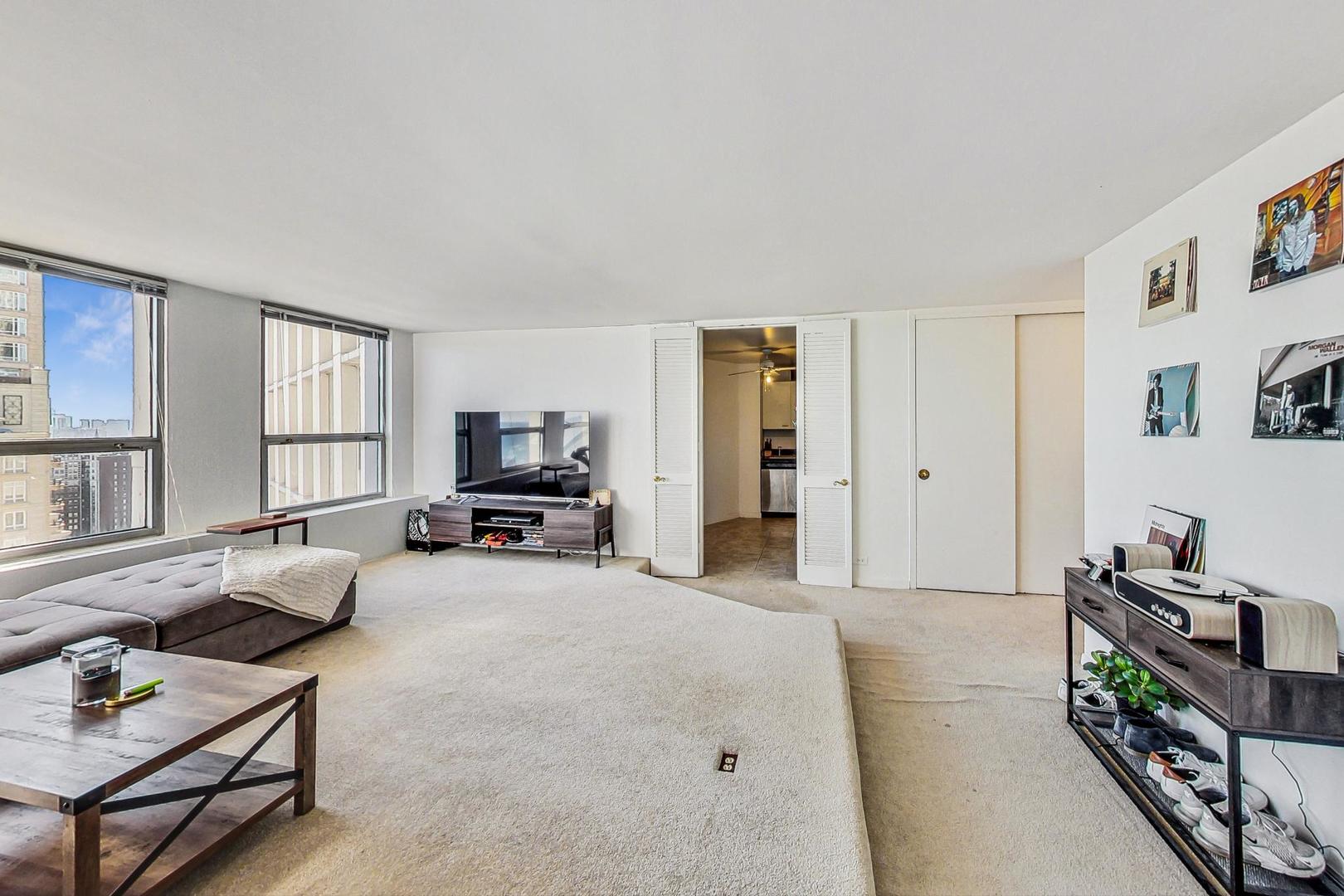 2626 N Lakeview Avenue Unit: 2804