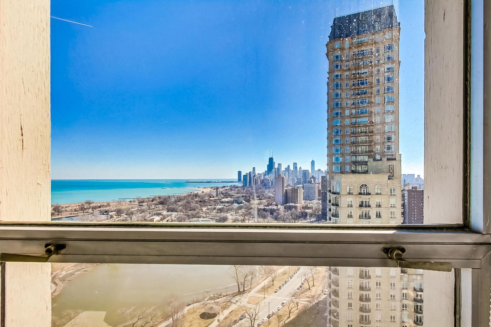 2626 N Lakeview Avenue Unit: 2804