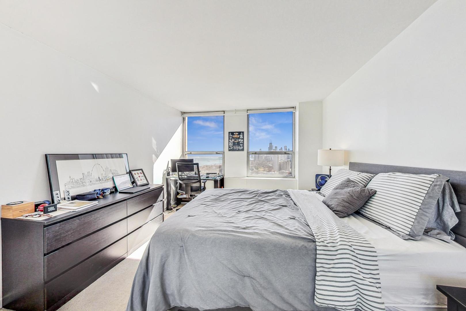 2626 N Lakeview Avenue Unit: 2804