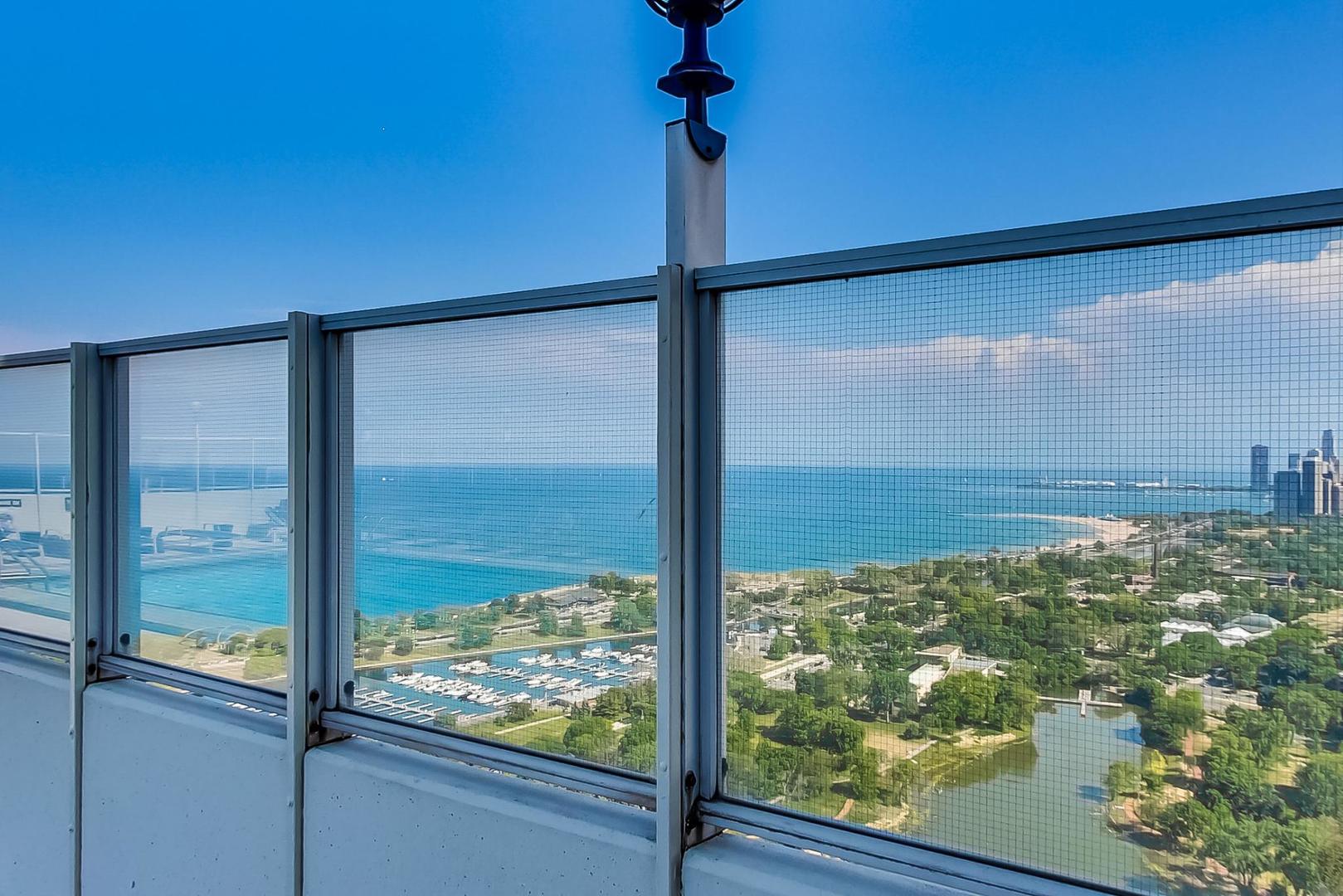 2626 N Lakeview Avenue Unit: 2804
