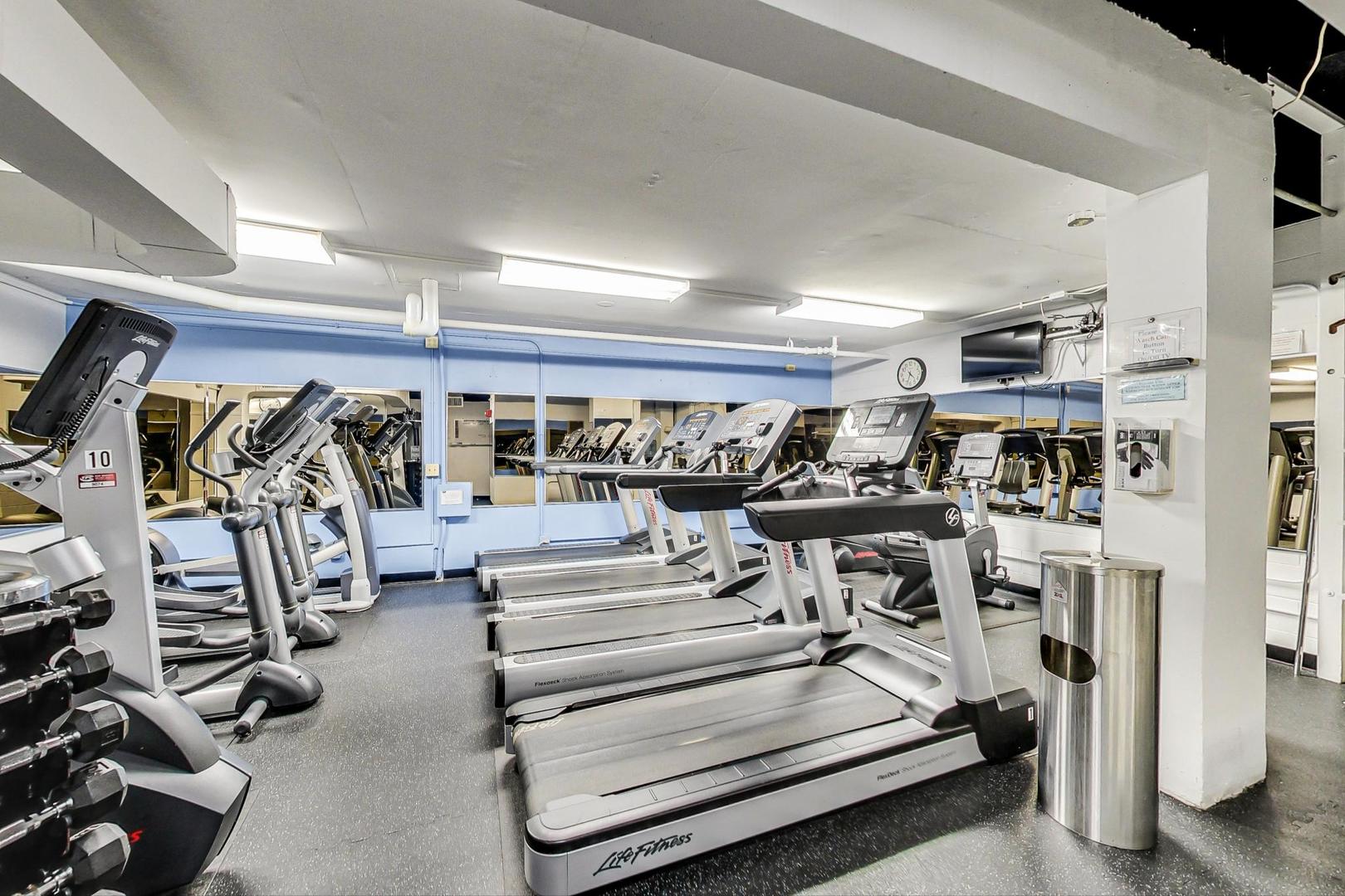 2626 N Lakeview Avenue Unit: 2804