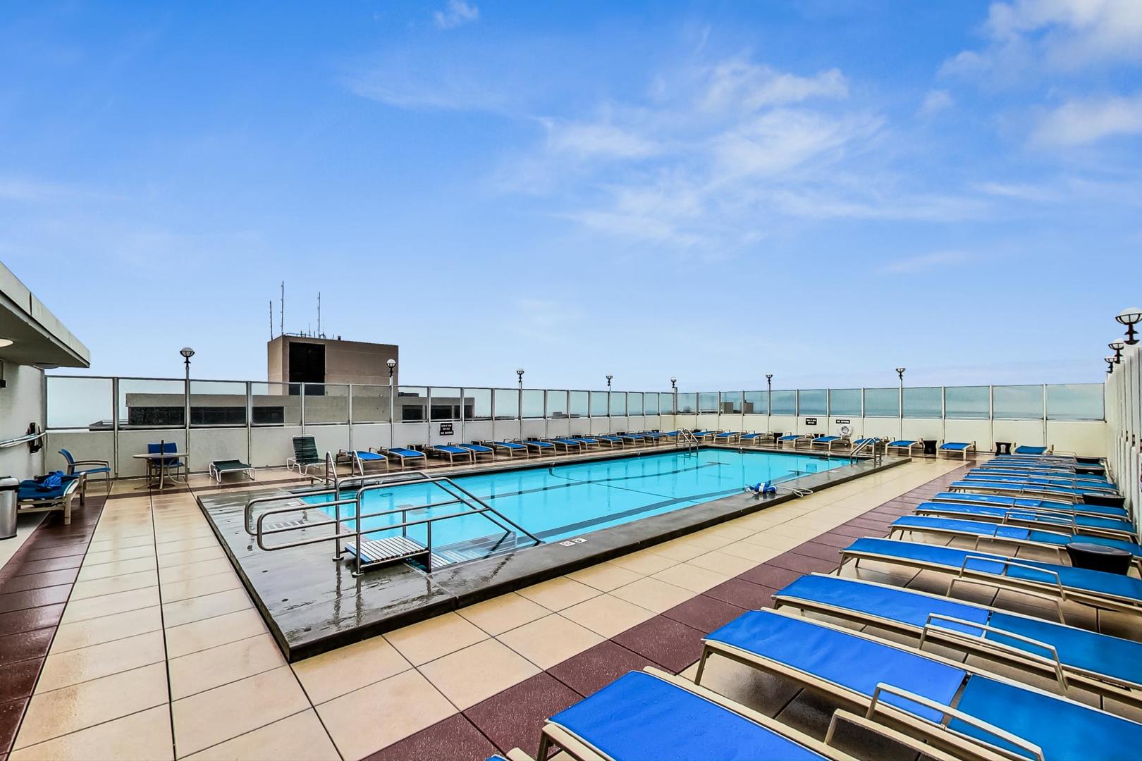 2626 N Lakeview Avenue Unit: 2804