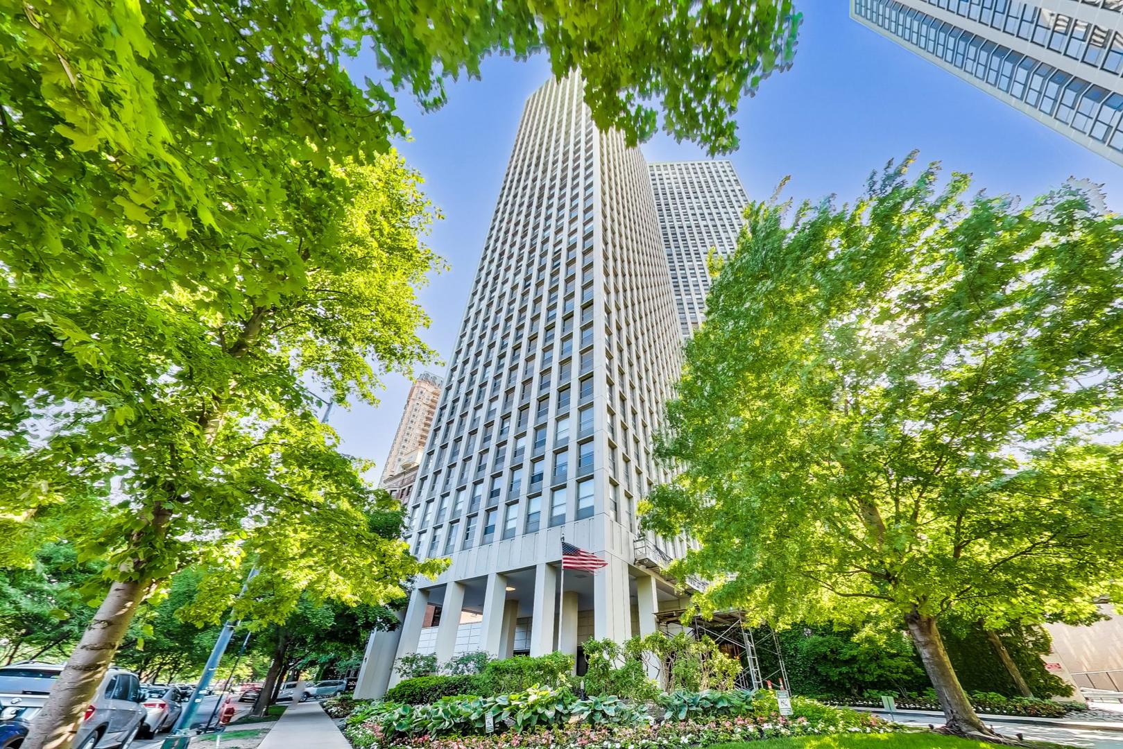 2626 N Lakeview Avenue Unit: 2804