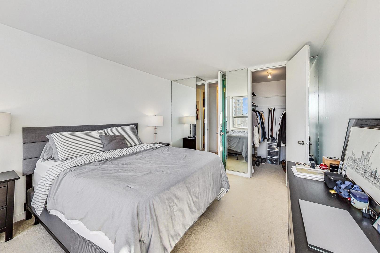 2626 N Lakeview Avenue Unit: 2804