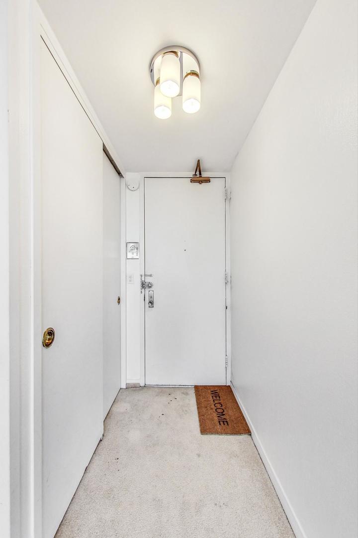 2626 N Lakeview Avenue Unit: 2804