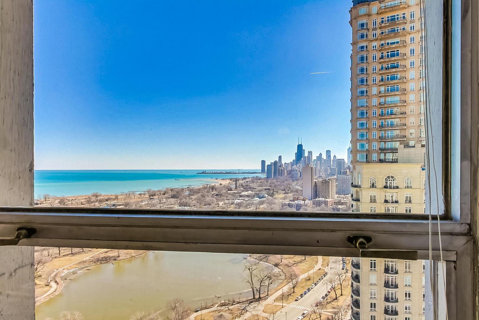 2626 N Lakeview Avenue Unit: 2804