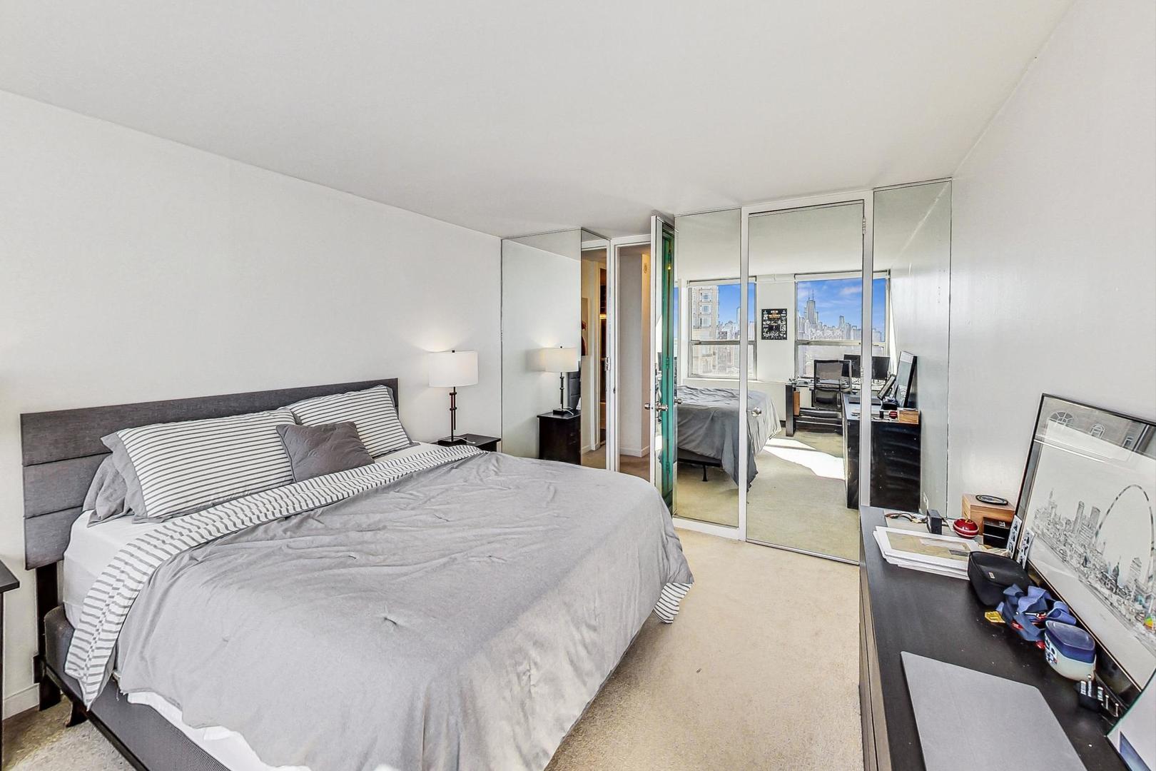 2626 N Lakeview Avenue Unit: 2804